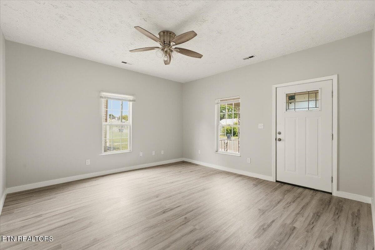 05-Living Room - 511 Ben Hur Ave, Knoxville, TN 37915, Knoxville