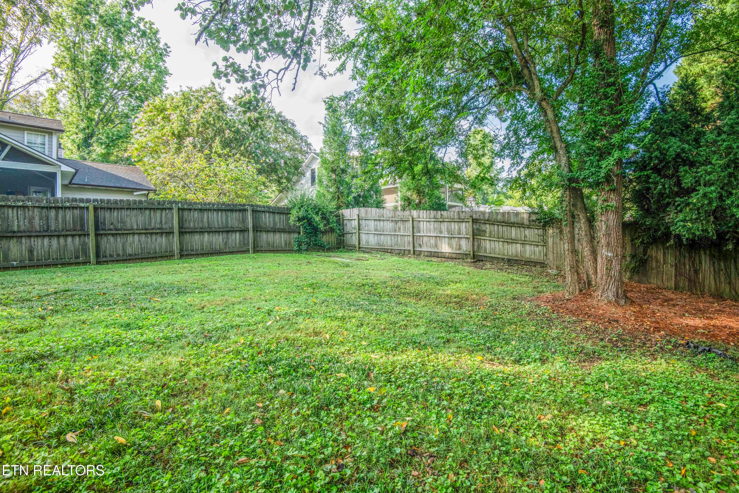 yard_1 - 6812 Westland Drive, Knoxville, TN 37919, Knoxville