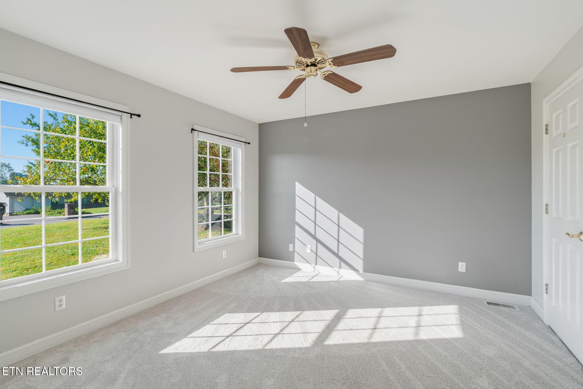OFFICE OR BEDROOM ON THE MAIN FLOOR - 3716 Laurel Ridge Drive, Maryville, TN 37801, Maryville