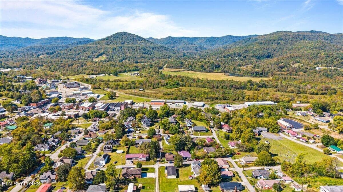 09-685 Ivey St - 685 Ivey St, Jellico, TN 37762
