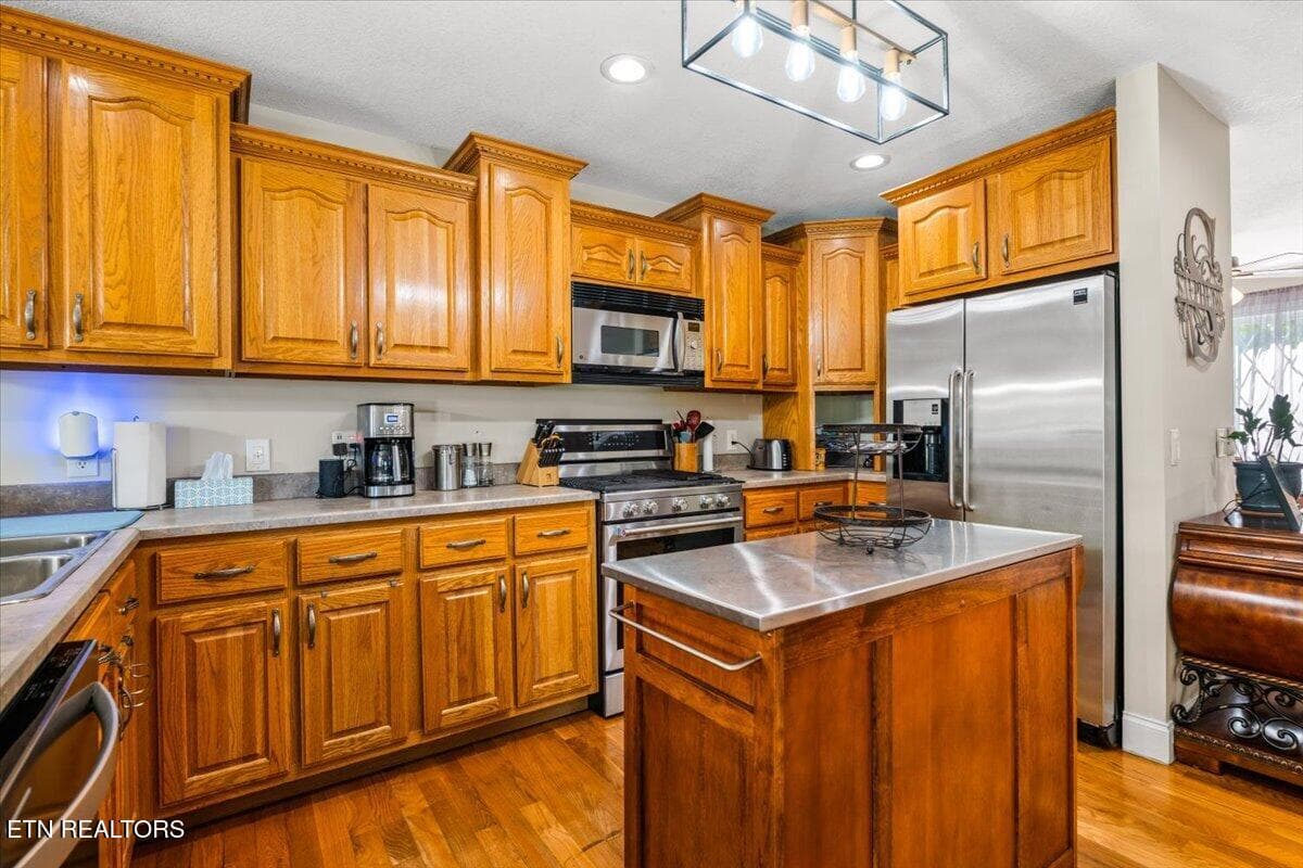 19-685 Ivey St - 685 Ivey St, Jellico, TN 37762
