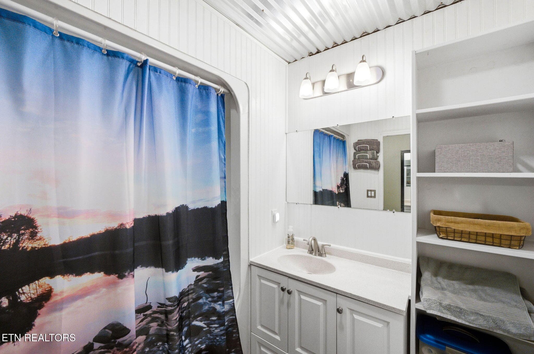 Guest Bathroom - 350 Miller Rd, Vonore, TN 37885, Vonore