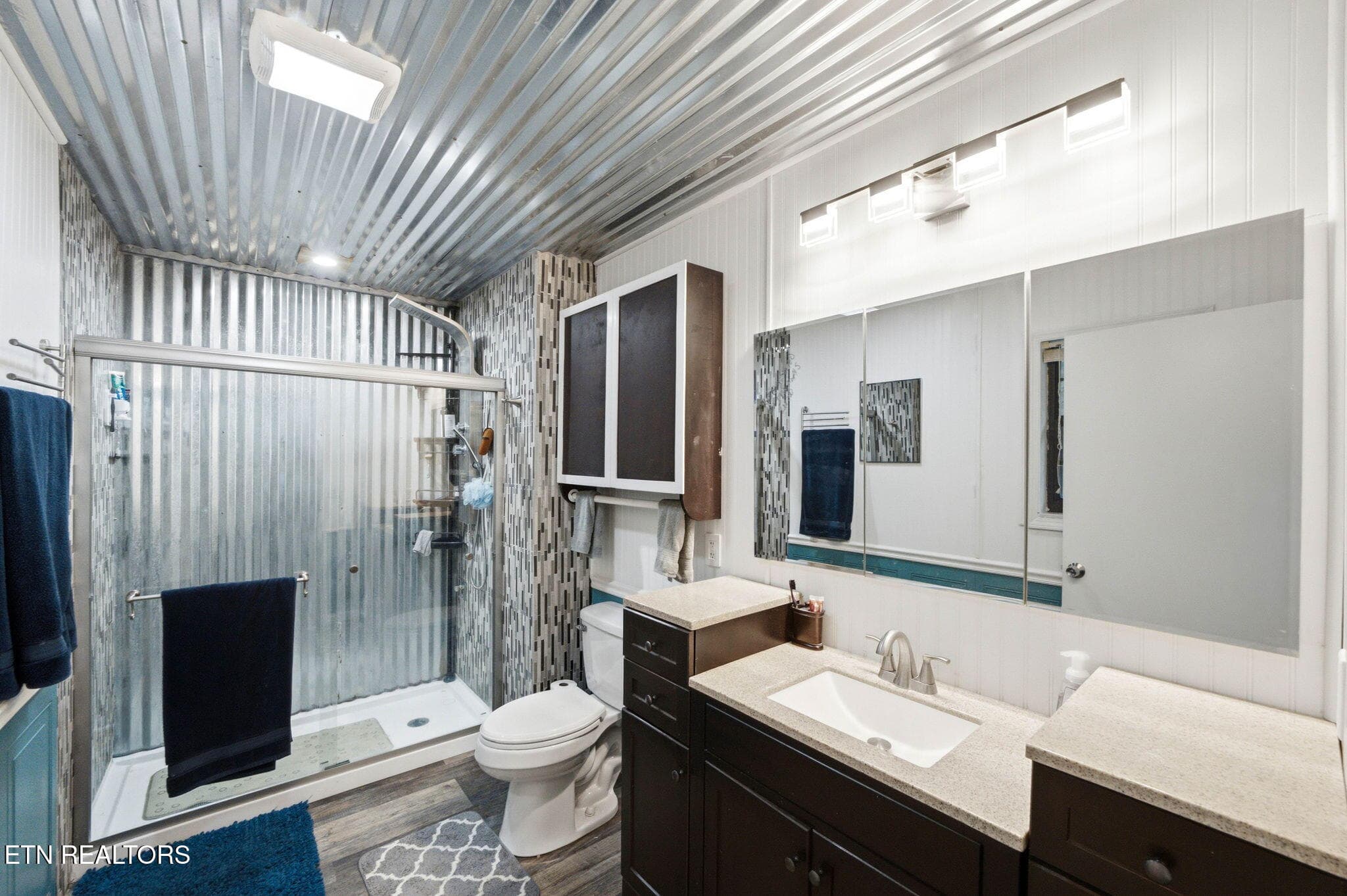 Master Bathroom - 350 Miller Rd, Vonore, TN 37885, Vonore