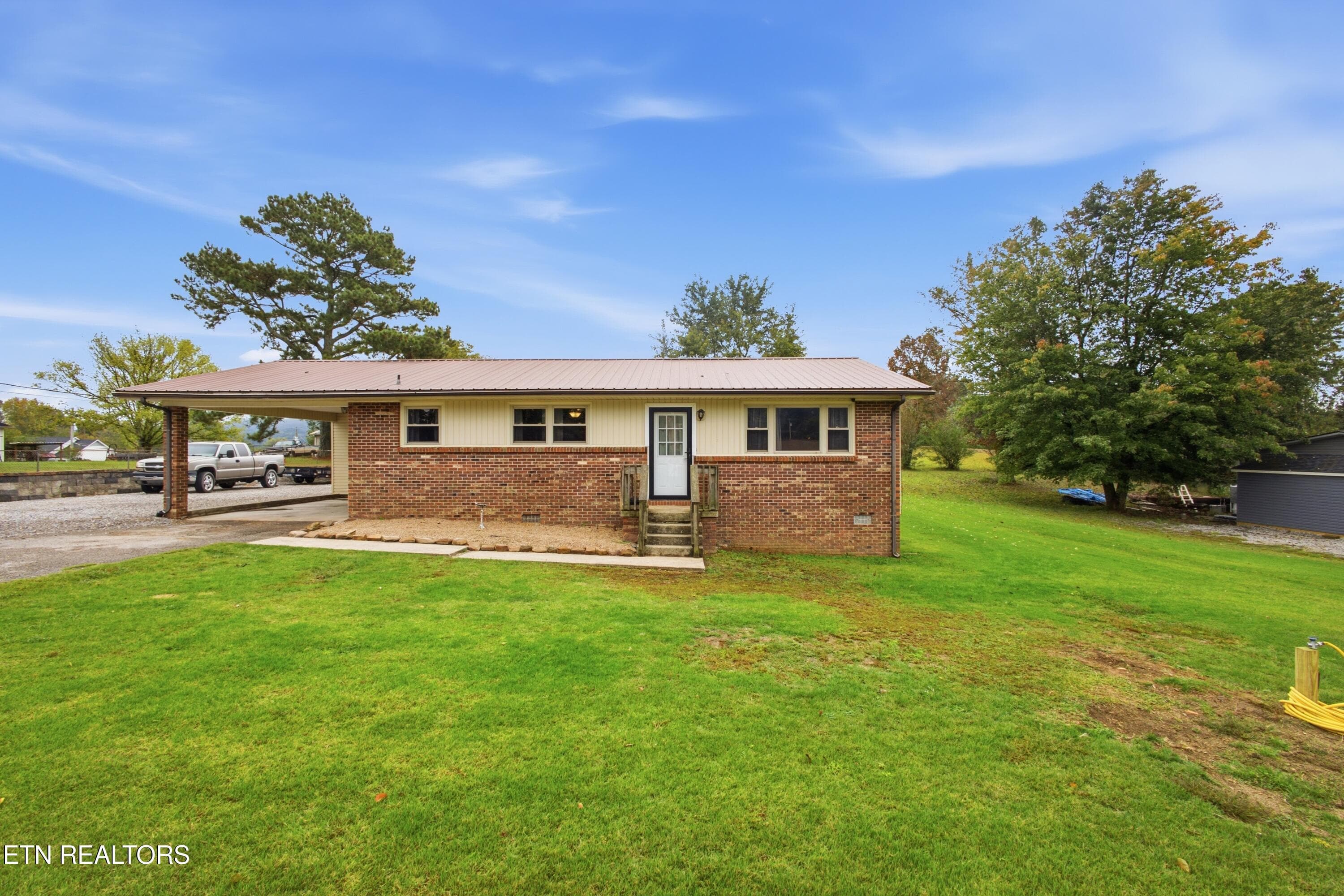 213 1st St, Rockwood, TN 37854