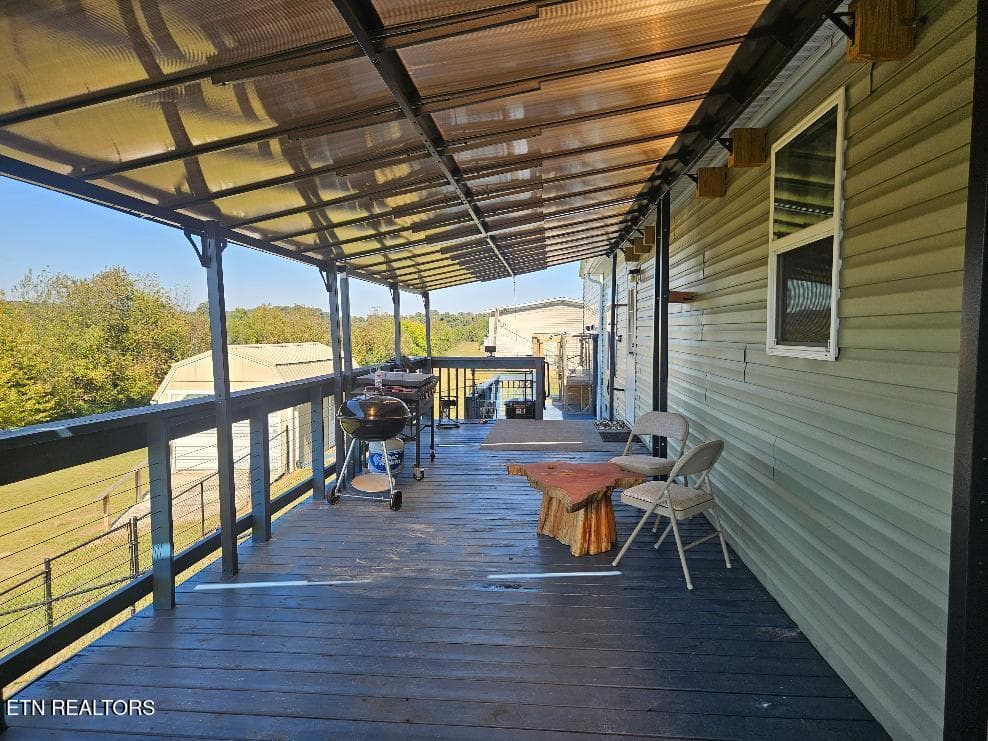spacious rear covered deck - 197 Woodby Fridley Rd, Sweetwater, TN 37874, Sweetwater
