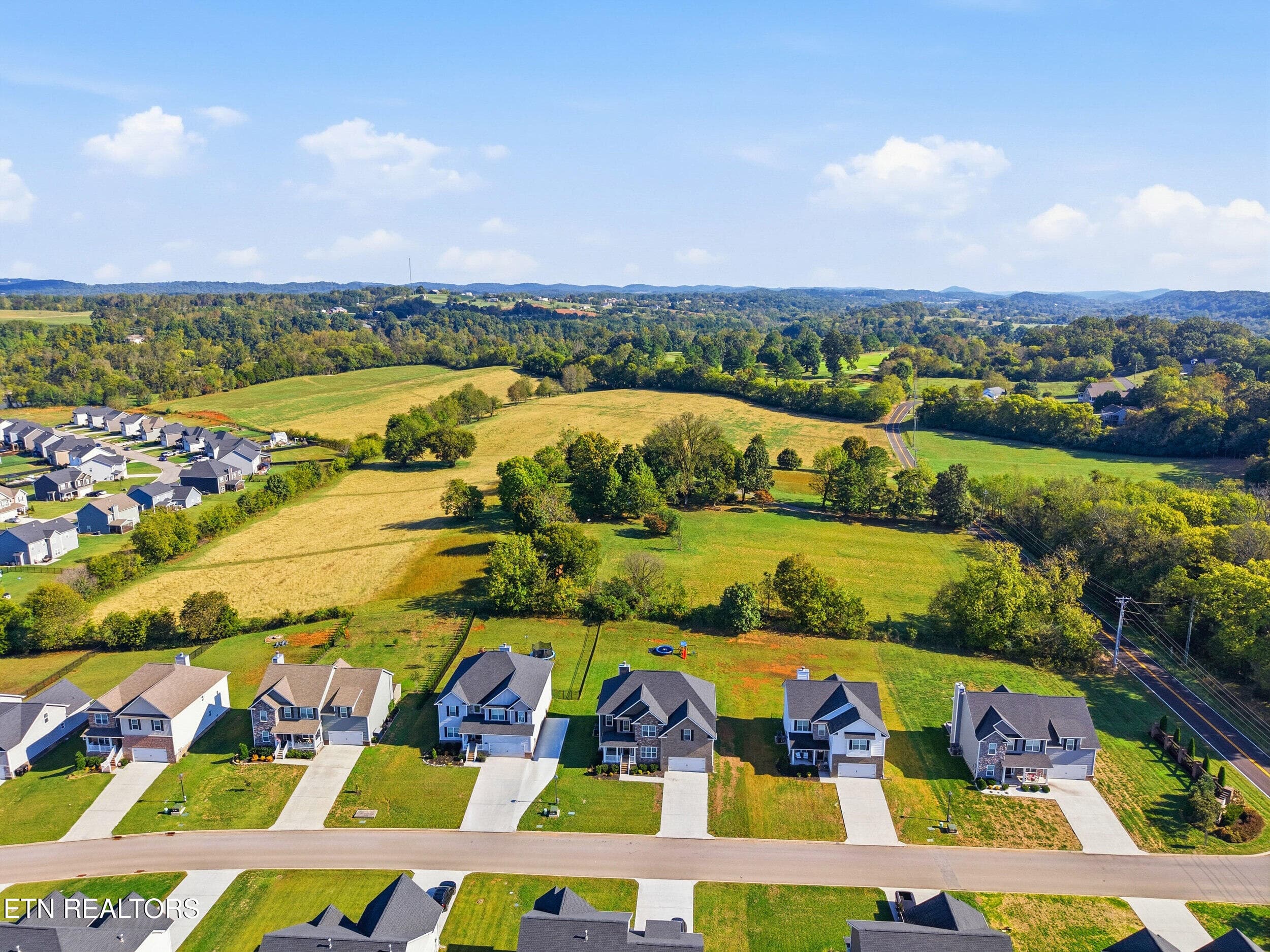 015 - 2014 Farm Blvd, Sevierville, TN 37876, Sevierville