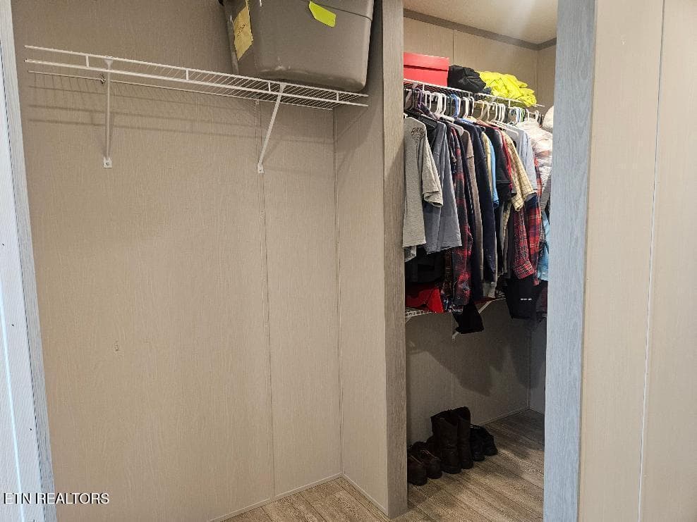 owner's suite walk in closet - 197 Woodby Fridley Rd, Sweetwater, TN 37874, Sweetwater