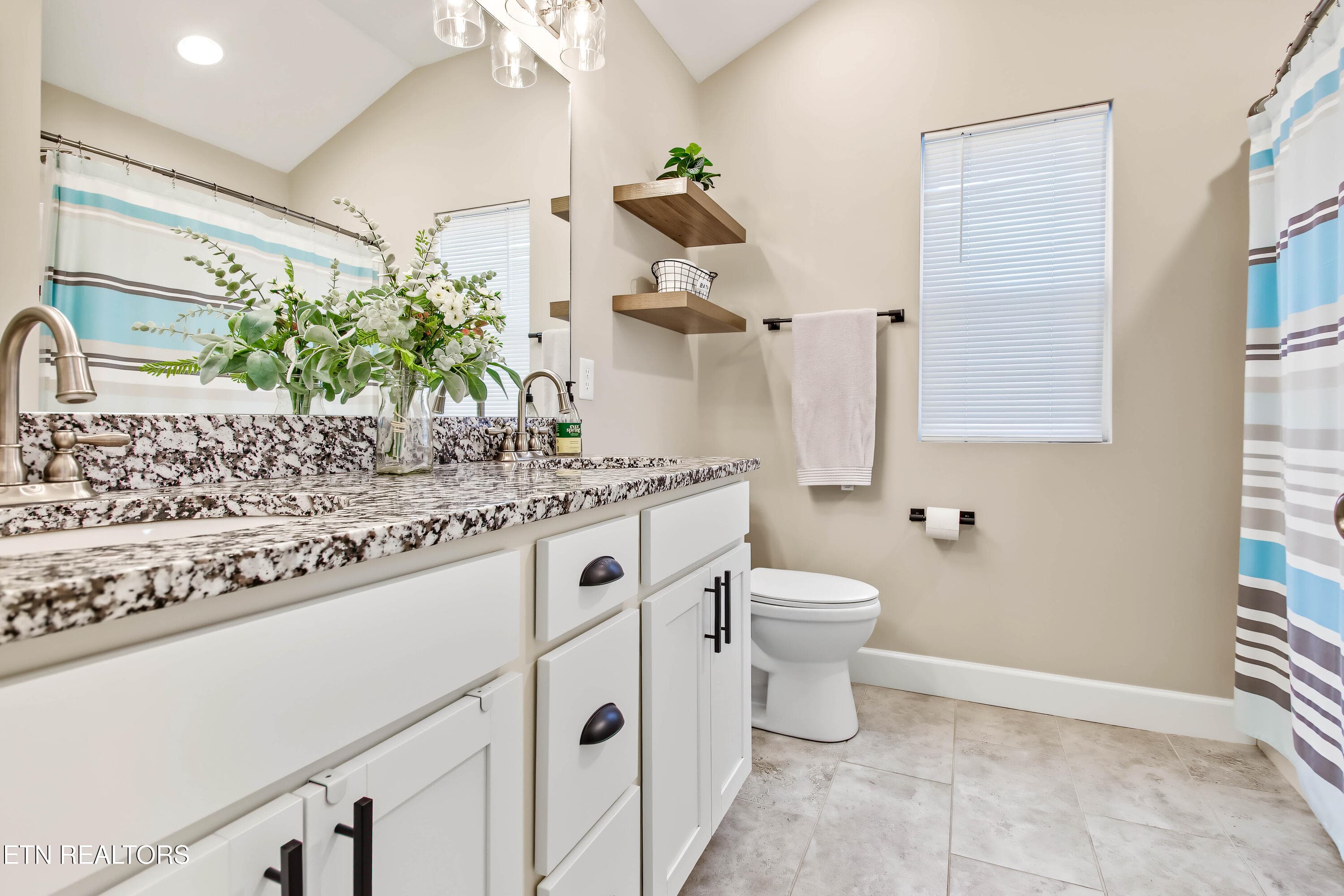 Master Bath - 101 Jason Hovater Way, Clinton, TN 37716, Clinton