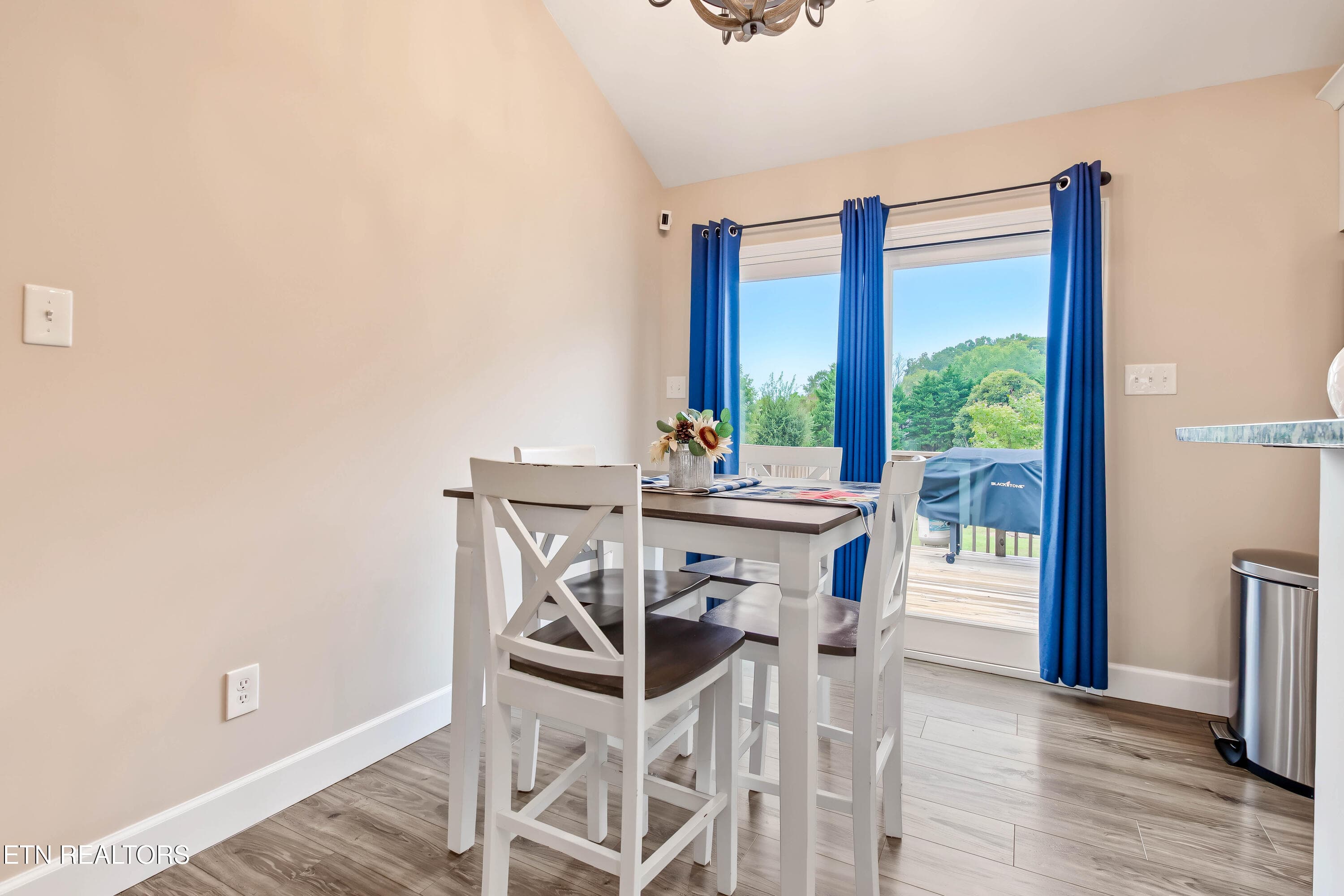 Dining area 2 - 101 Jason Hovater Way, Clinton, TN 37716, Clinton