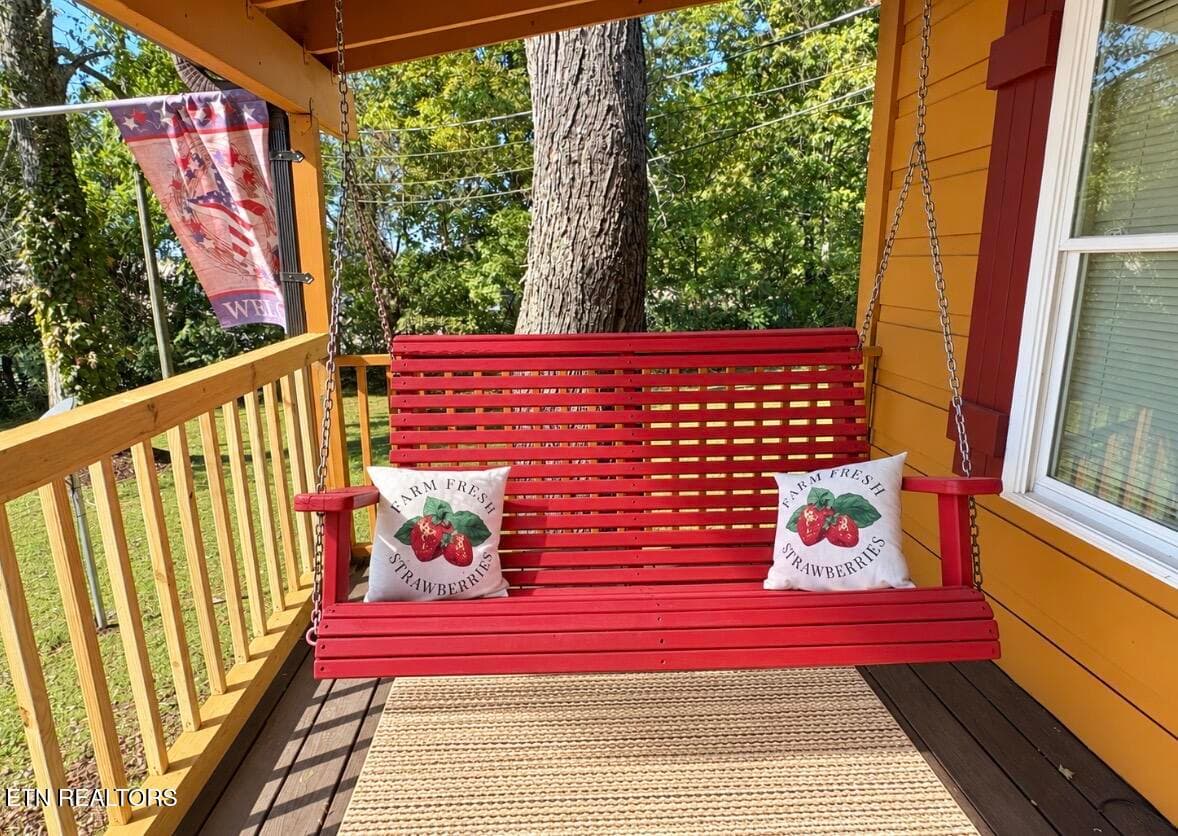 Porch Swing - 6104 Roberts Rd, Corryton, TN 37721, Corryton