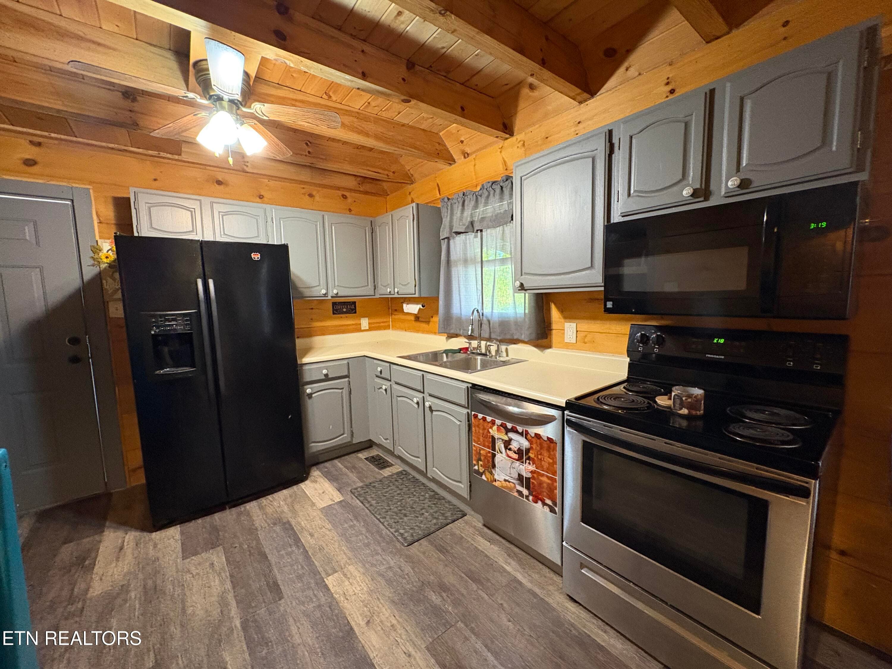 Kitchen - 6104 Roberts Rd, Corryton, TN 37721, Corryton