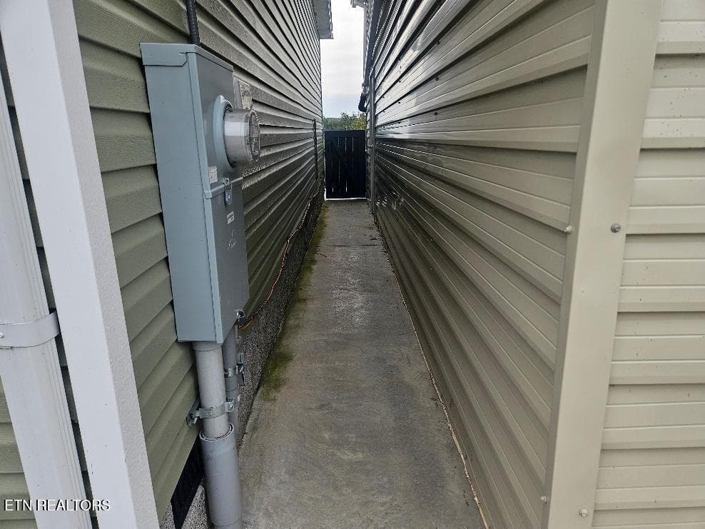 walk way between house and garage - 197 Woodby Fridley Rd, Sweetwater, TN 37874, Sweetwater