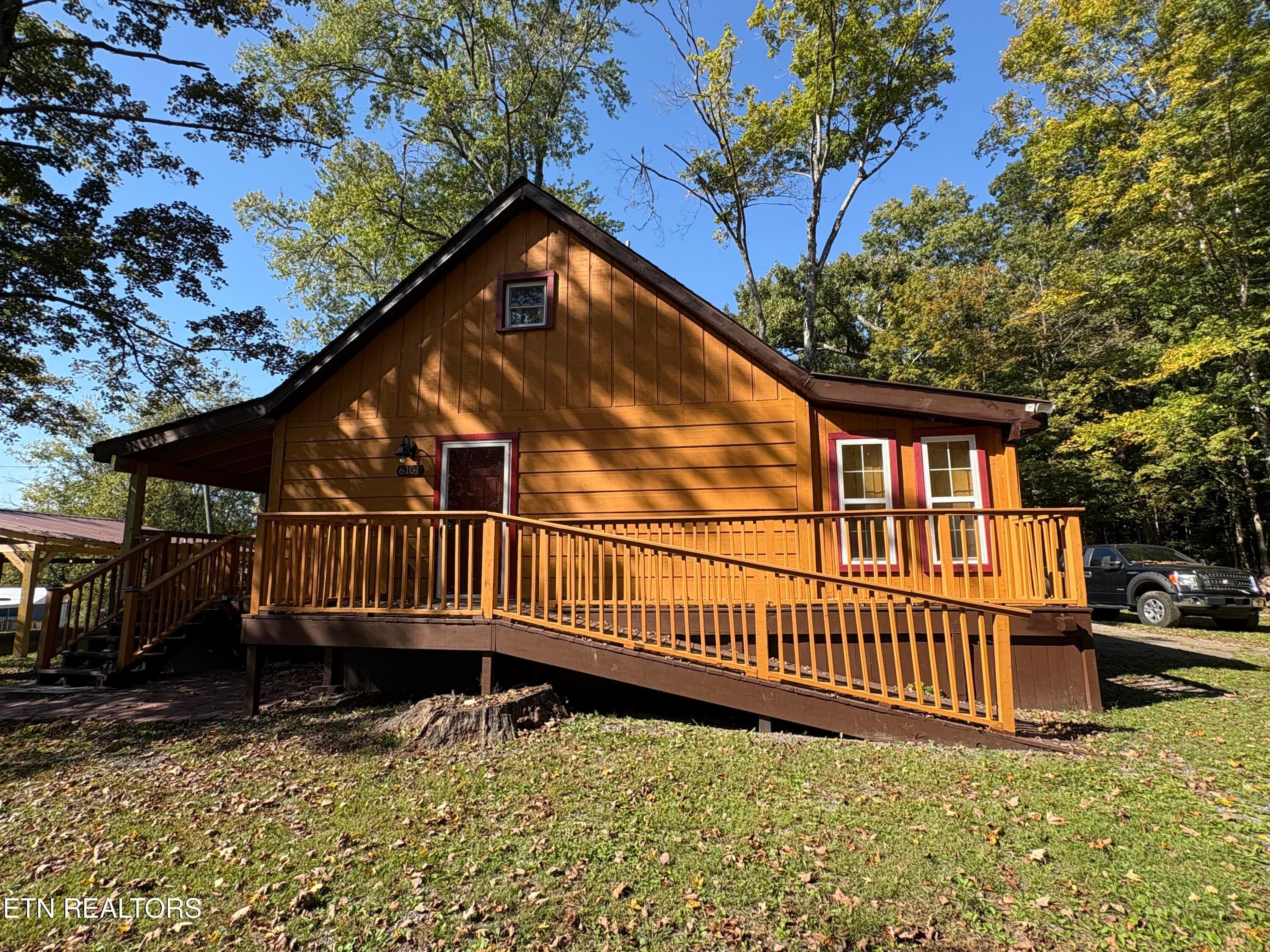 Side of Home Entrance - 6104 Roberts Rd, Corryton, TN 37721, Corryton