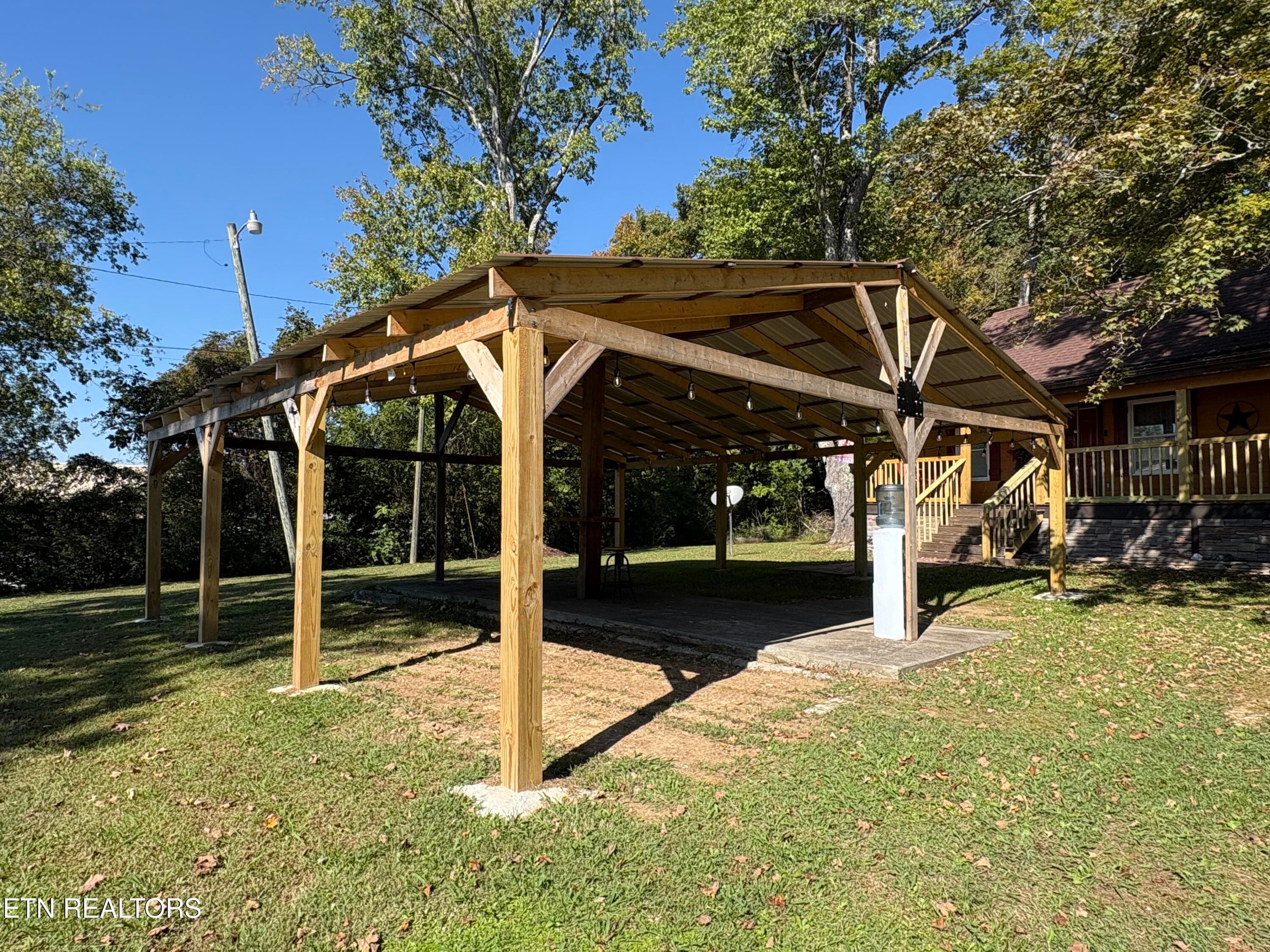Covered Picnic/Party Area - 6104 Roberts Rd, Corryton, TN 37721, Corryton