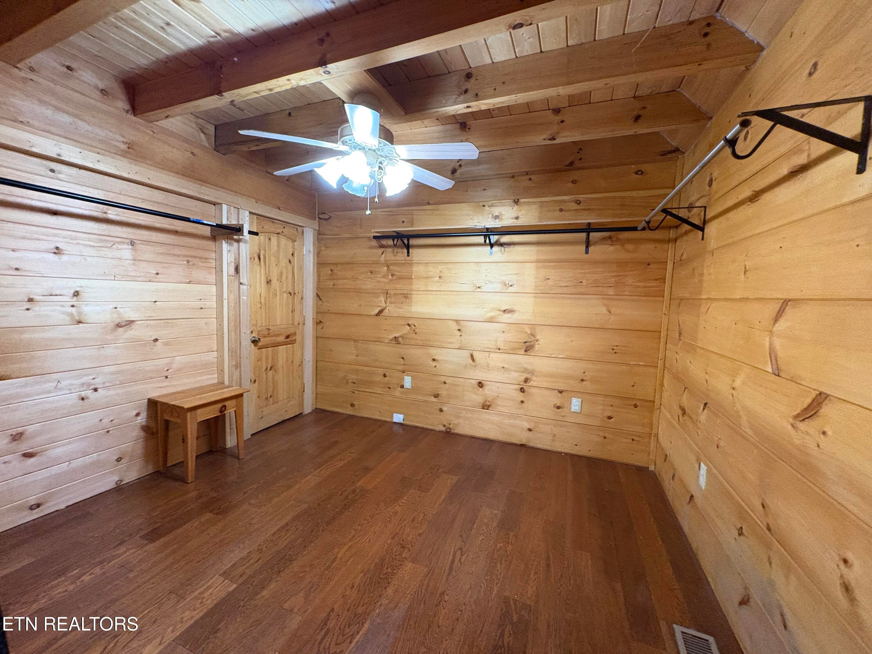Oversize Walk In Closet - 6104 Roberts Rd, Corryton, TN 37721, Corryton
