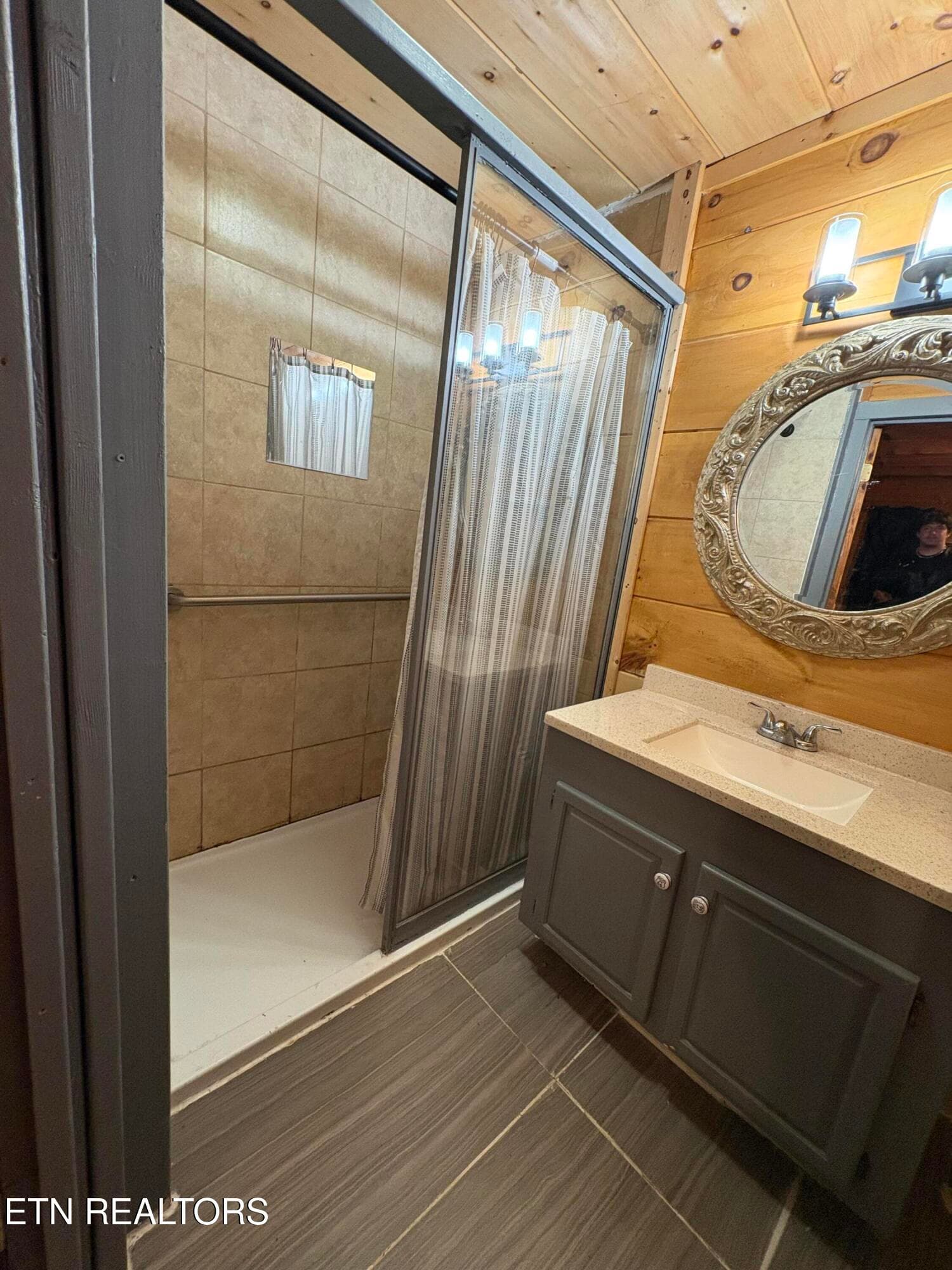 Walk in Shower in Master - 6104 Roberts Rd, Corryton, TN 37721, Corryton