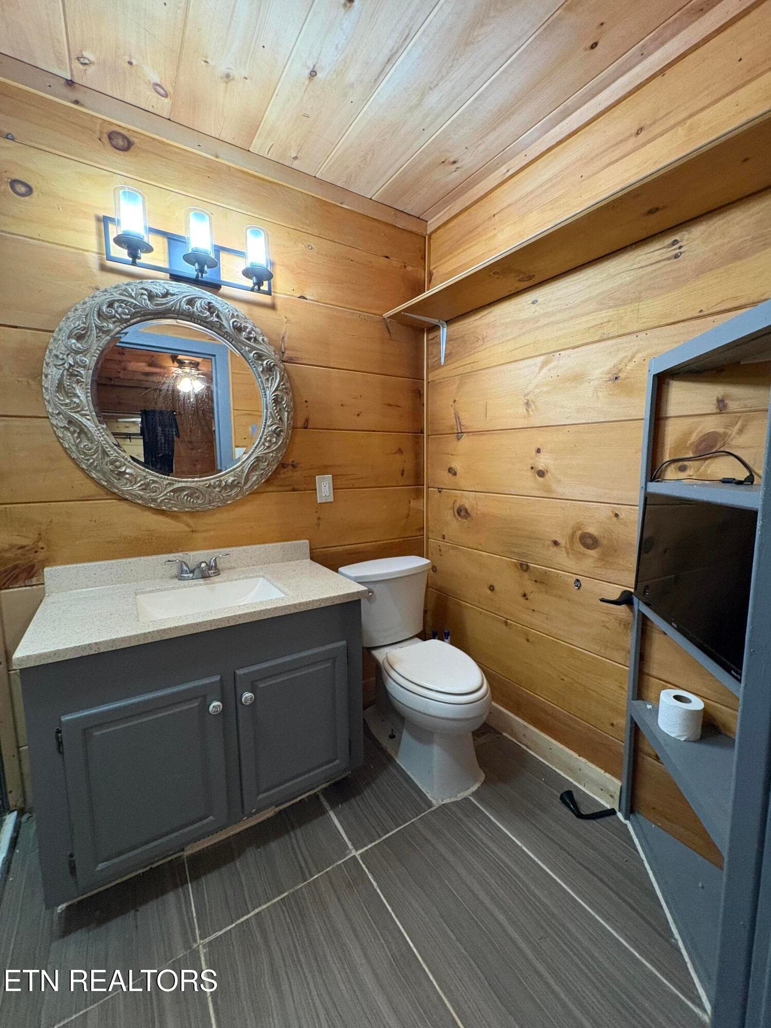 Master Bathroom - 6104 Roberts Rd, Corryton, TN 37721, Corryton
