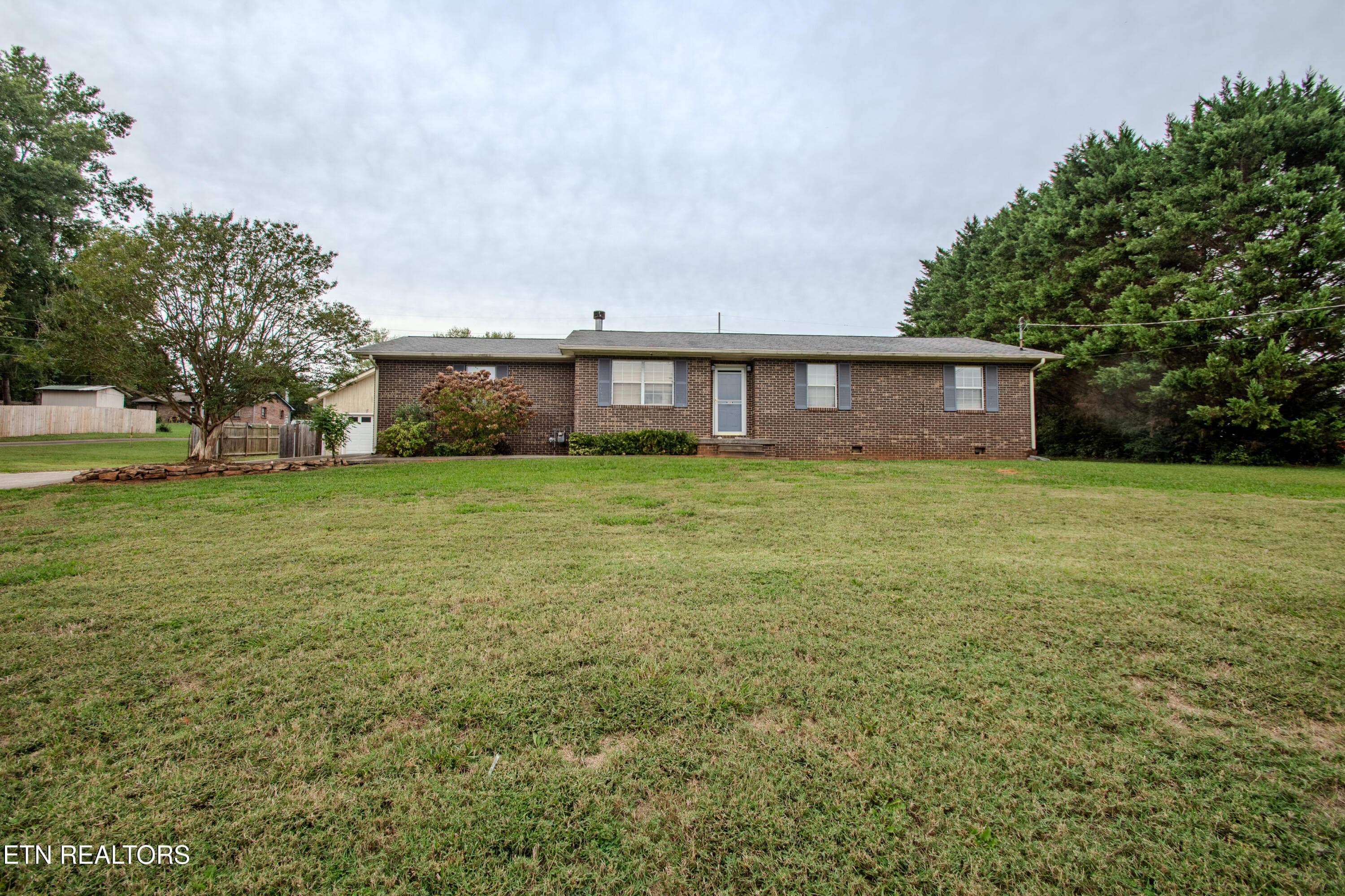 1194 Rawhide Tr, Lenoir City, TN 37772