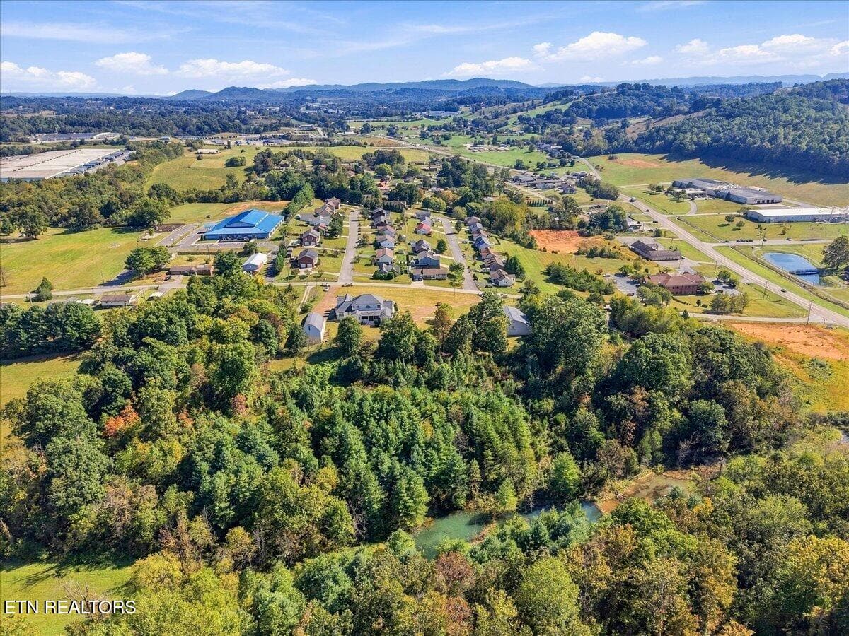 80-323 Harmon Rd 80 - 323 Harmon Rd, New Tazewell, TN 37825, New Tazewell
