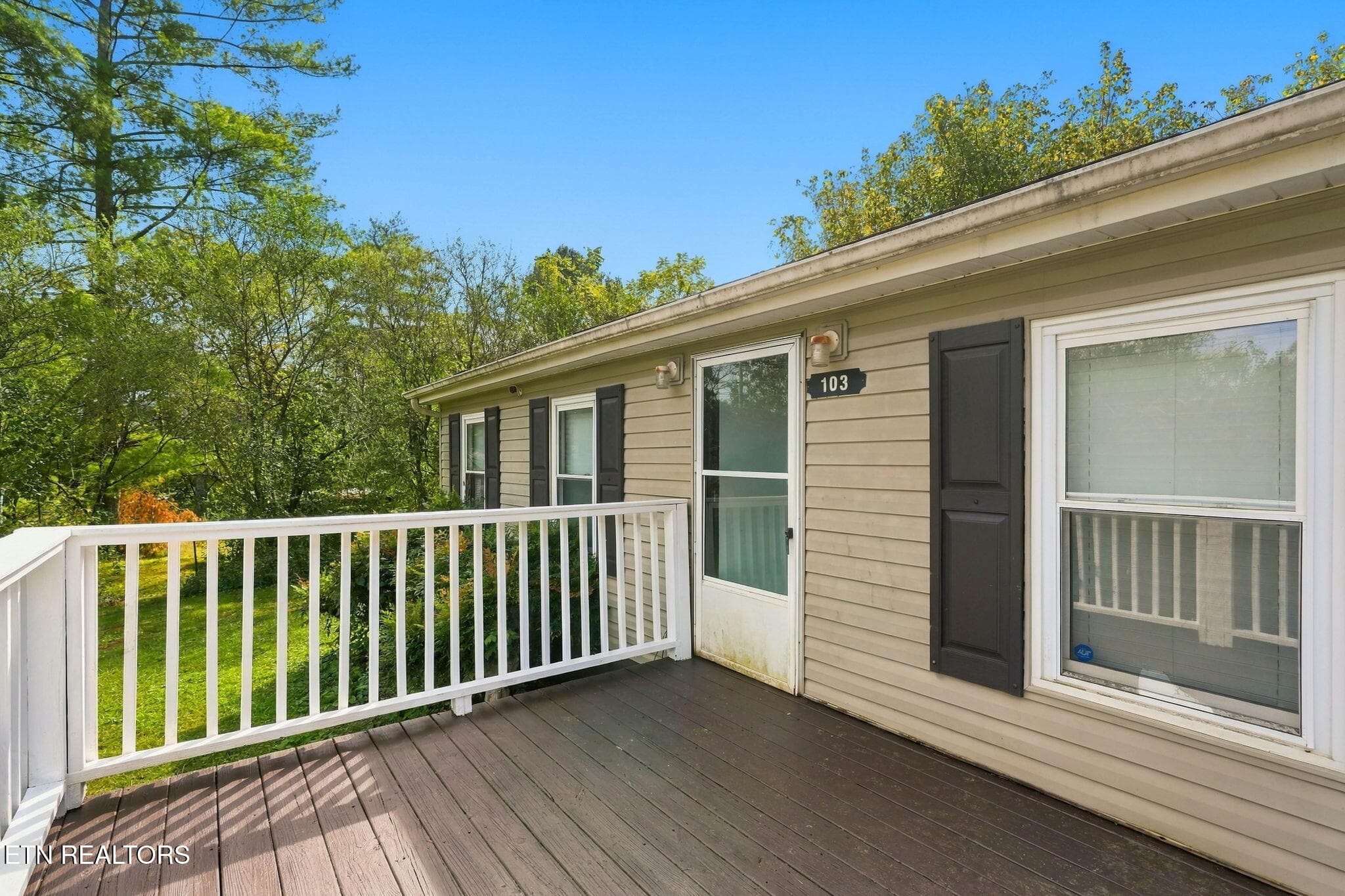 Front Deck - 103 Bower Hollow Rd, Luttrell, TN 37779, Luttrell