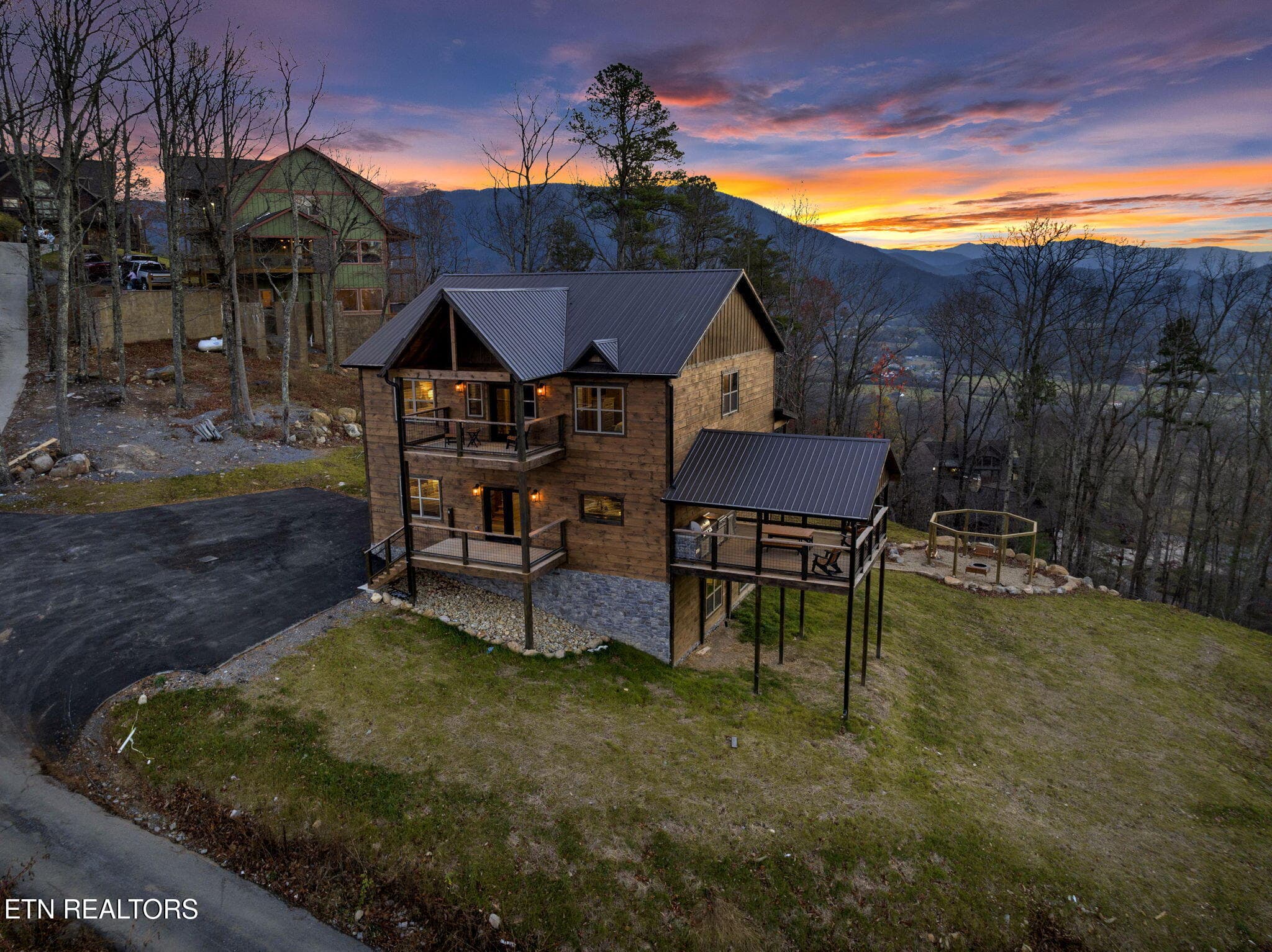 2520 Angelos Mountain Way, Pigeon Forge, TN 37862