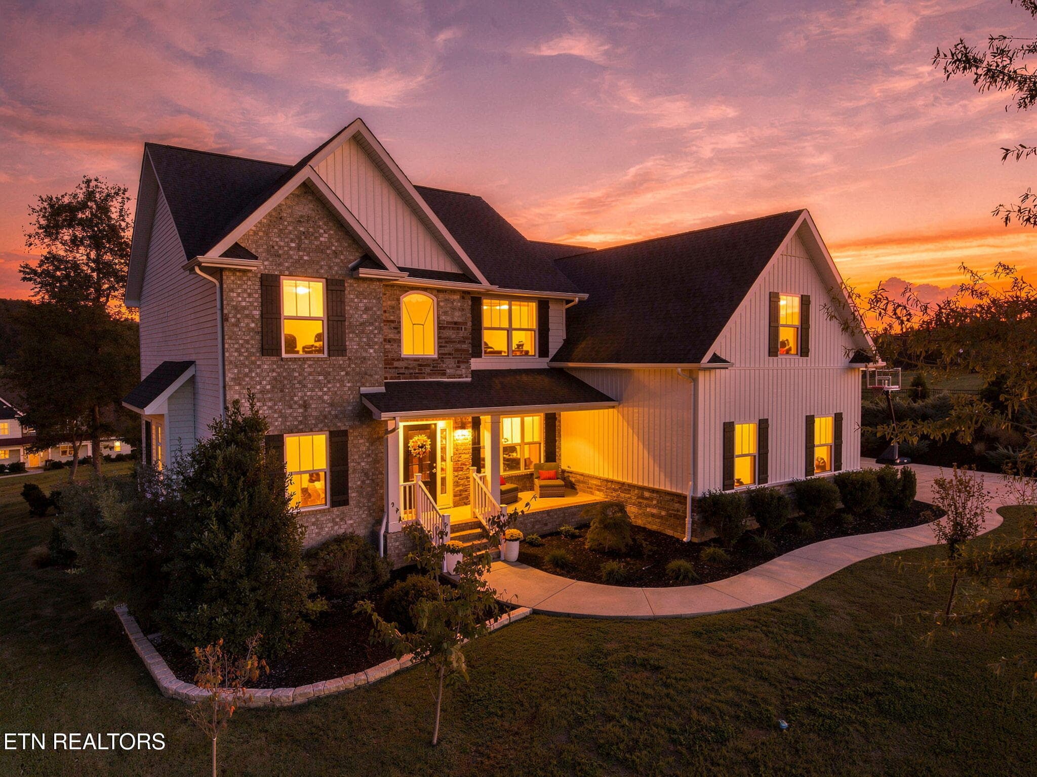 1-web-or-mls-104_Pineberry_West_Road_Oak - 104 Pineberry West Rd, Oak Ridge, TN 37830, Oak Ridge