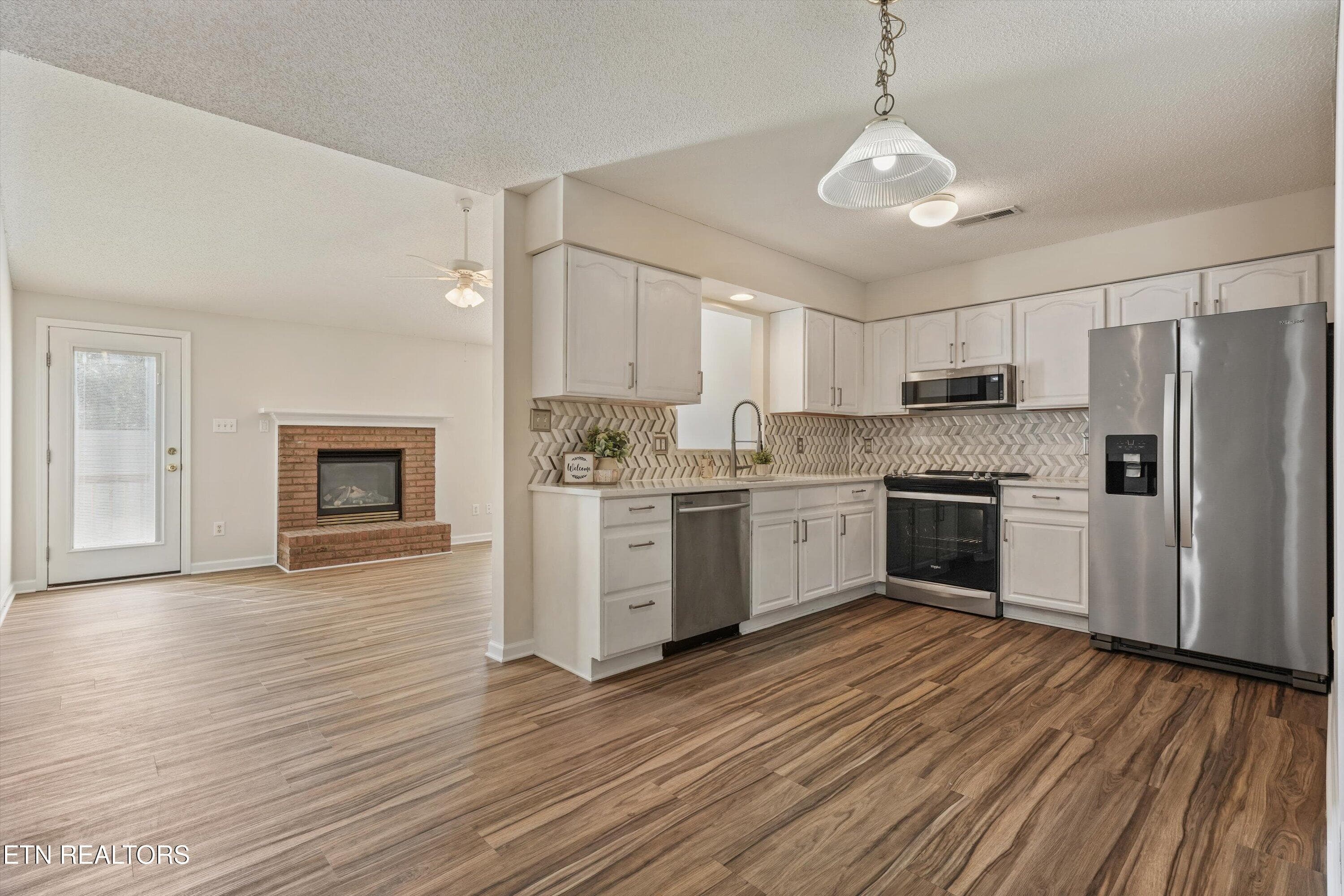 Kitchen & Living Room - 8032 Stablegate Way, Powell, TN 37849, Powell
