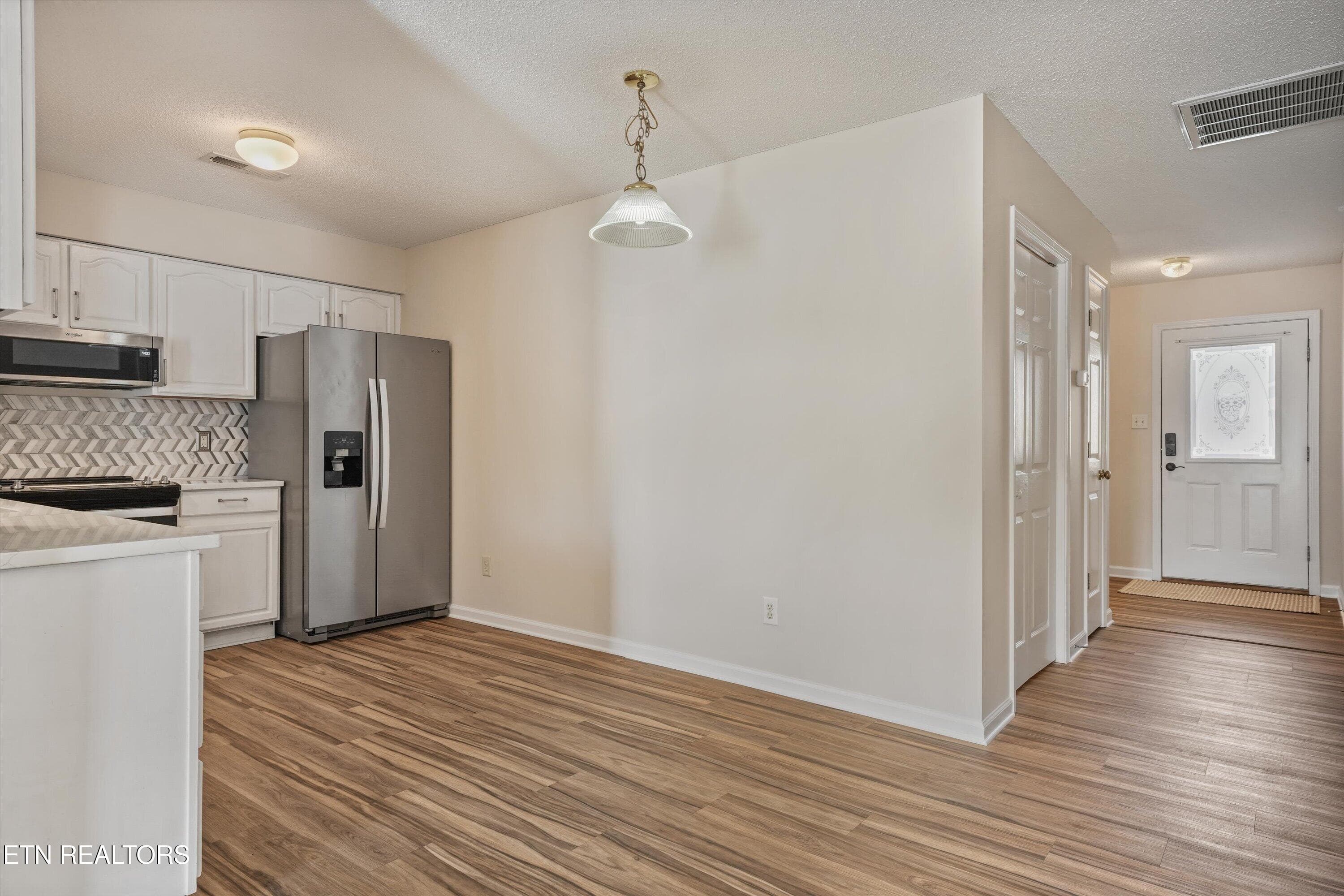 Eat In Area - 8032 Stablegate Way, Powell, TN 37849, Powell