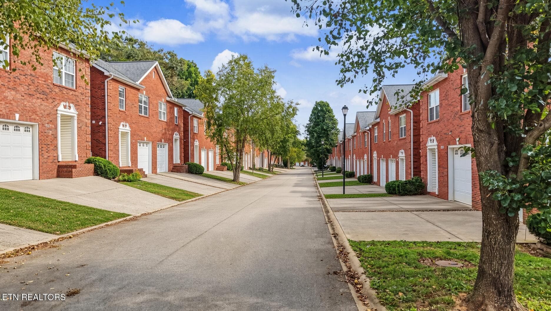 KEfgY - 827 Blue Spruce Way, Knoxville, TN 37912