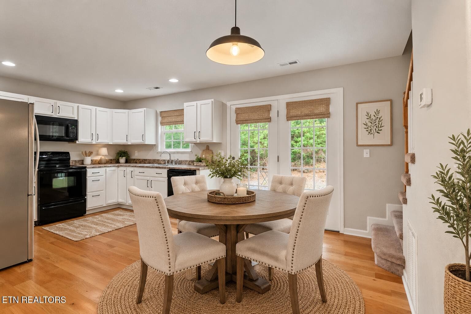 Cozy Modern Farmhouse Dining Kitchen - 827 Blue Spruce Way, Knoxville, TN 37912