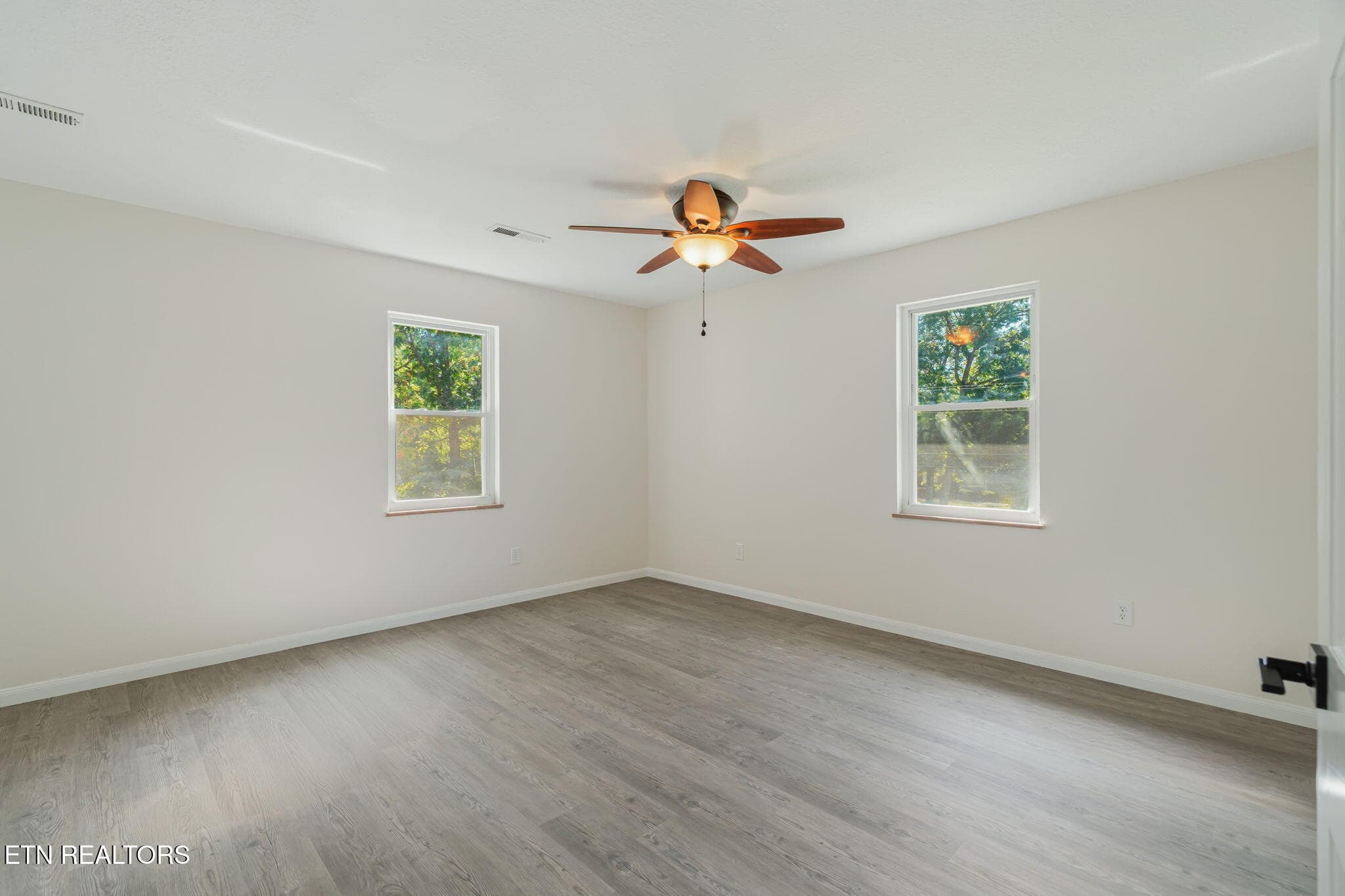 LARGE PRIMARY BEDROOM SUITE - 3923 Glen Oaks Drive, Maryville, TN 37804, Maryville