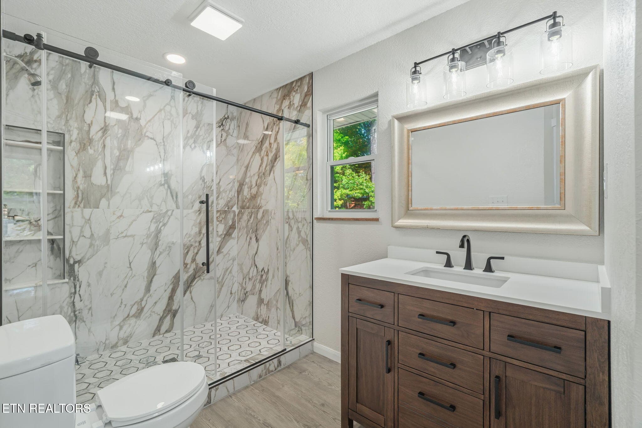 WOW PRIMARY SPA BATH - 3923 Glen Oaks Drive, Maryville, TN 37804, Maryville
