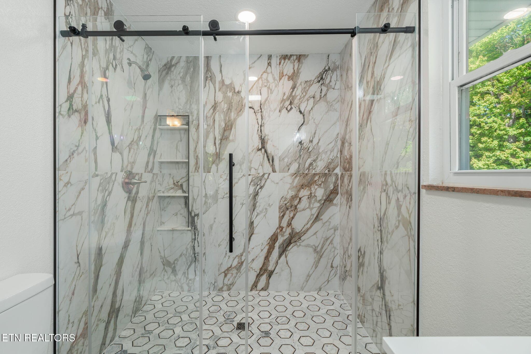 EXTRA LARGE TILED SHOWER - 3923 Glen Oaks Drive, Maryville, TN 37804, Maryville