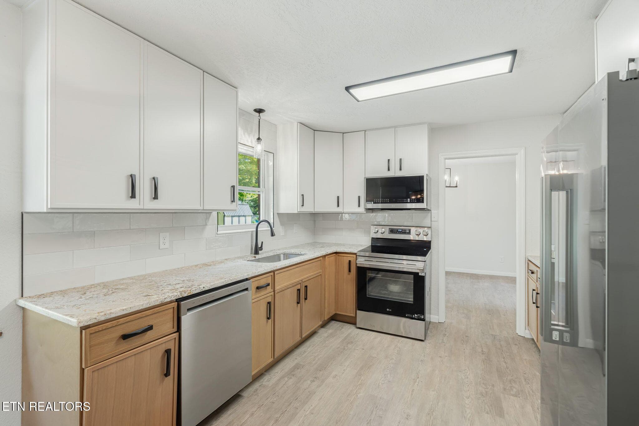 LOTS OF COUNTER SPACE - 3923 Glen Oaks Drive, Maryville, TN 37804, Maryville