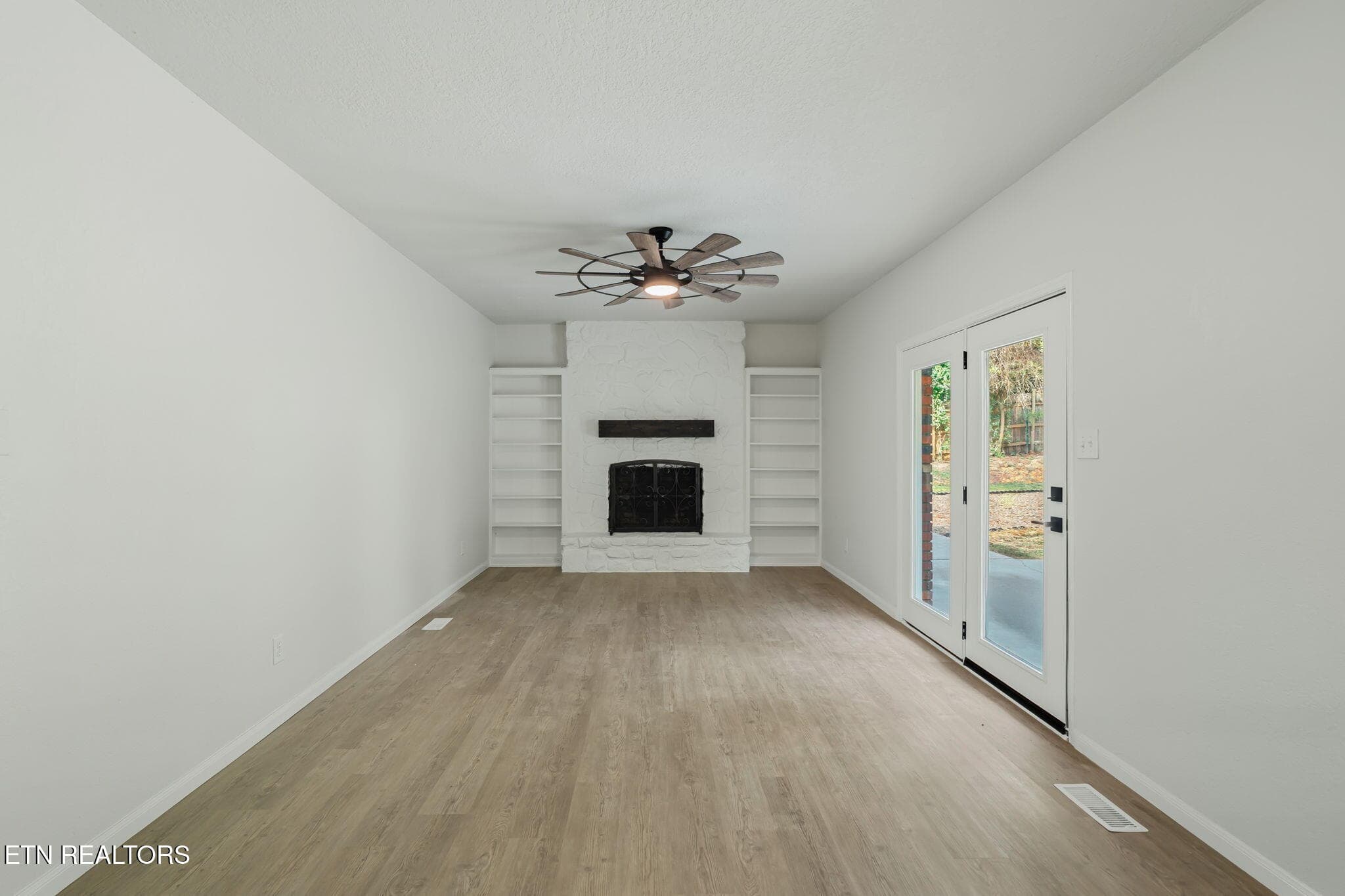 BUILT IN BOOKCASES - 3923 Glen Oaks Drive, Maryville, TN 37804, Maryville