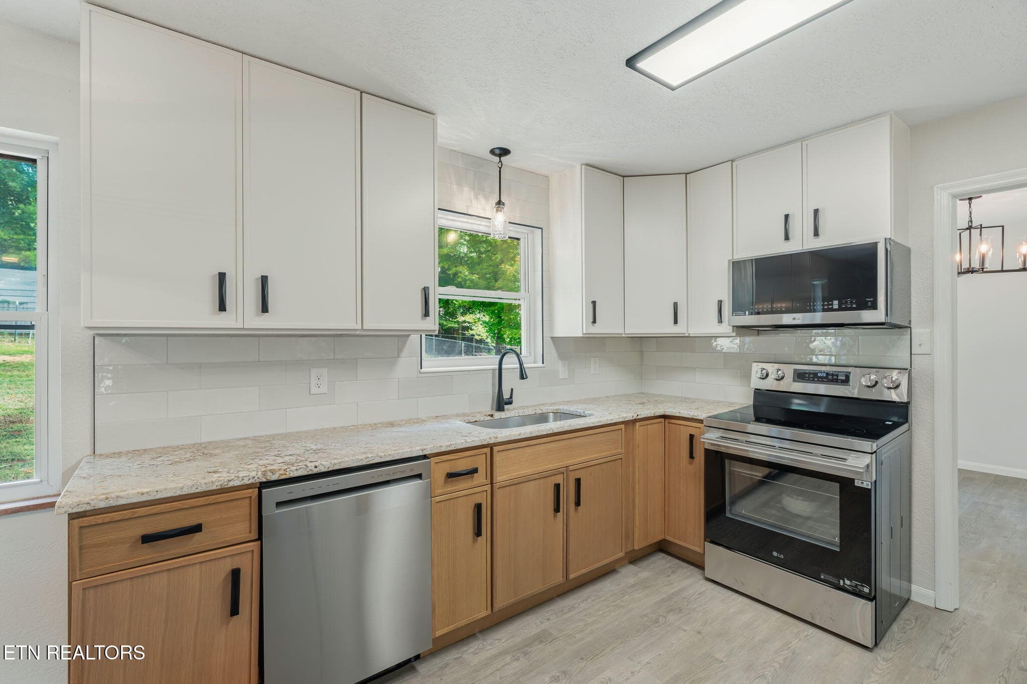 FARM SINK FOR EXTRA SPACE - 3923 Glen Oaks Drive, Maryville, TN 37804, Maryville