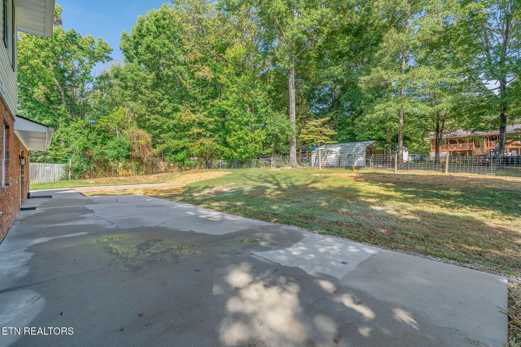 NICE LEVEL BACKYARD - 3923 Glen Oaks Drive, Maryville, TN 37804, Maryville