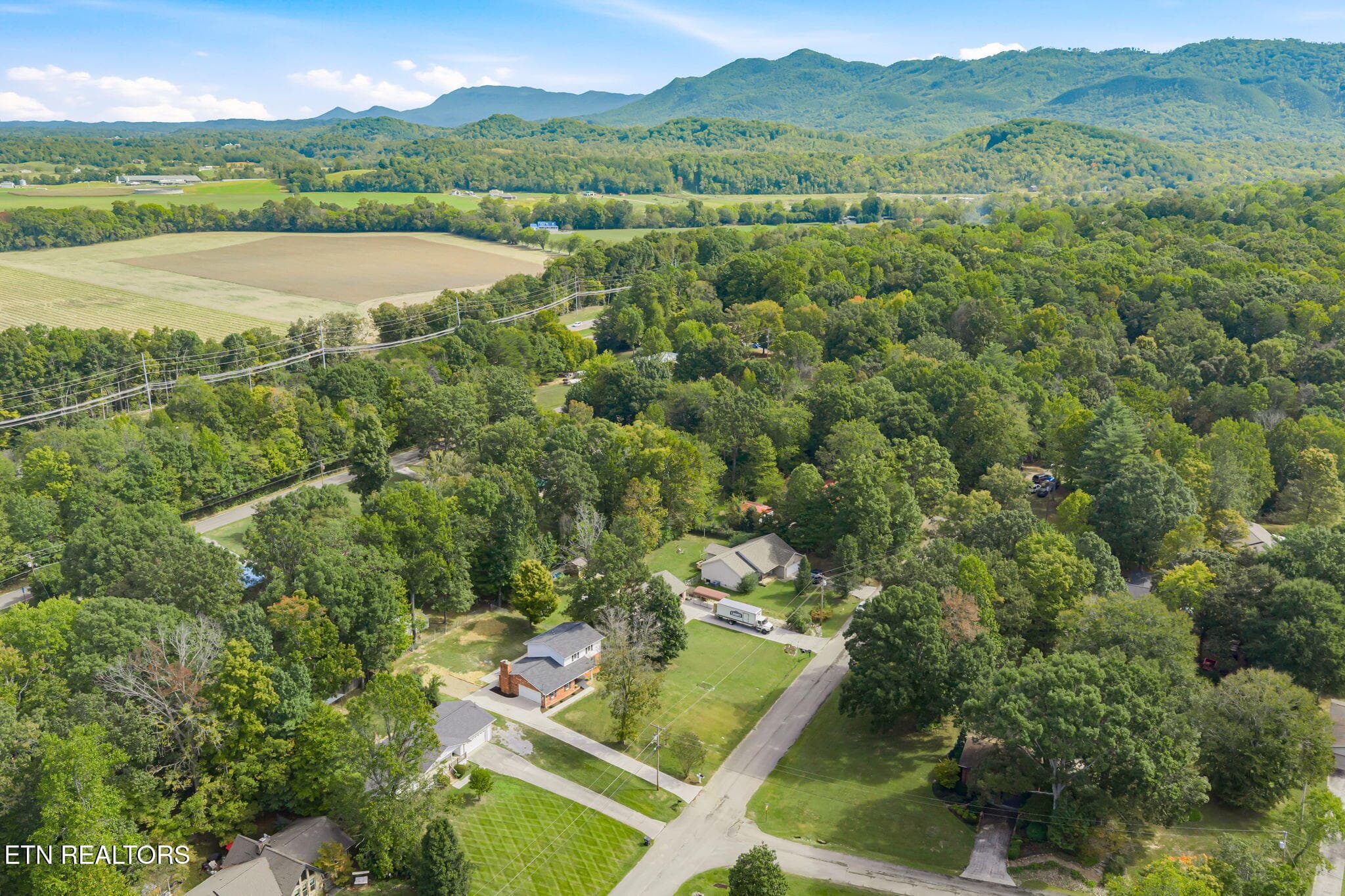 HEADED TO THE GREAT SMOKY MOUNTAINS - 3923 Glen Oaks Drive, Maryville, TN 37804, Maryville