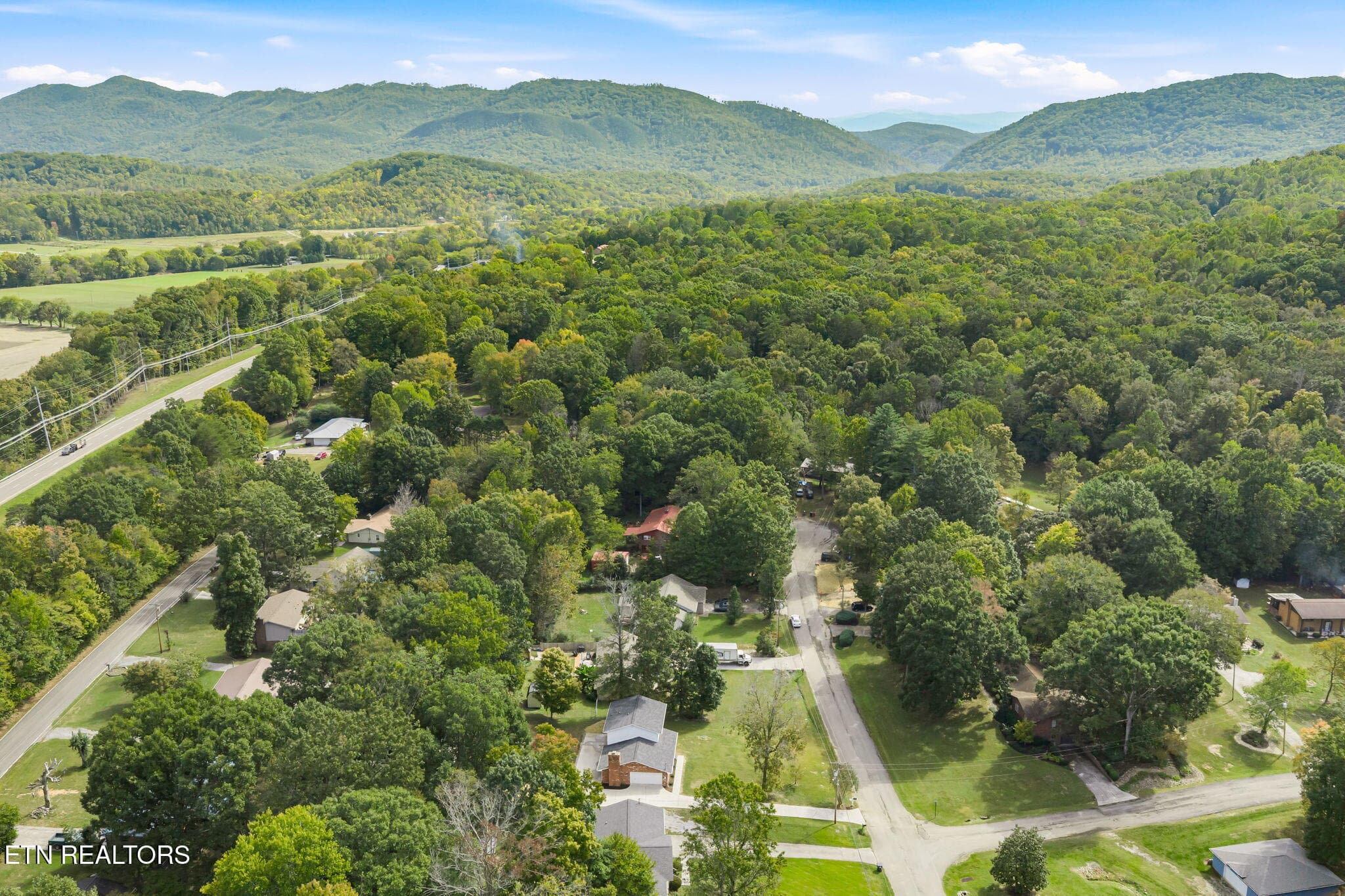 JUST BEAUTIFUL - 3923 Glen Oaks Drive, Maryville, TN 37804, Maryville
