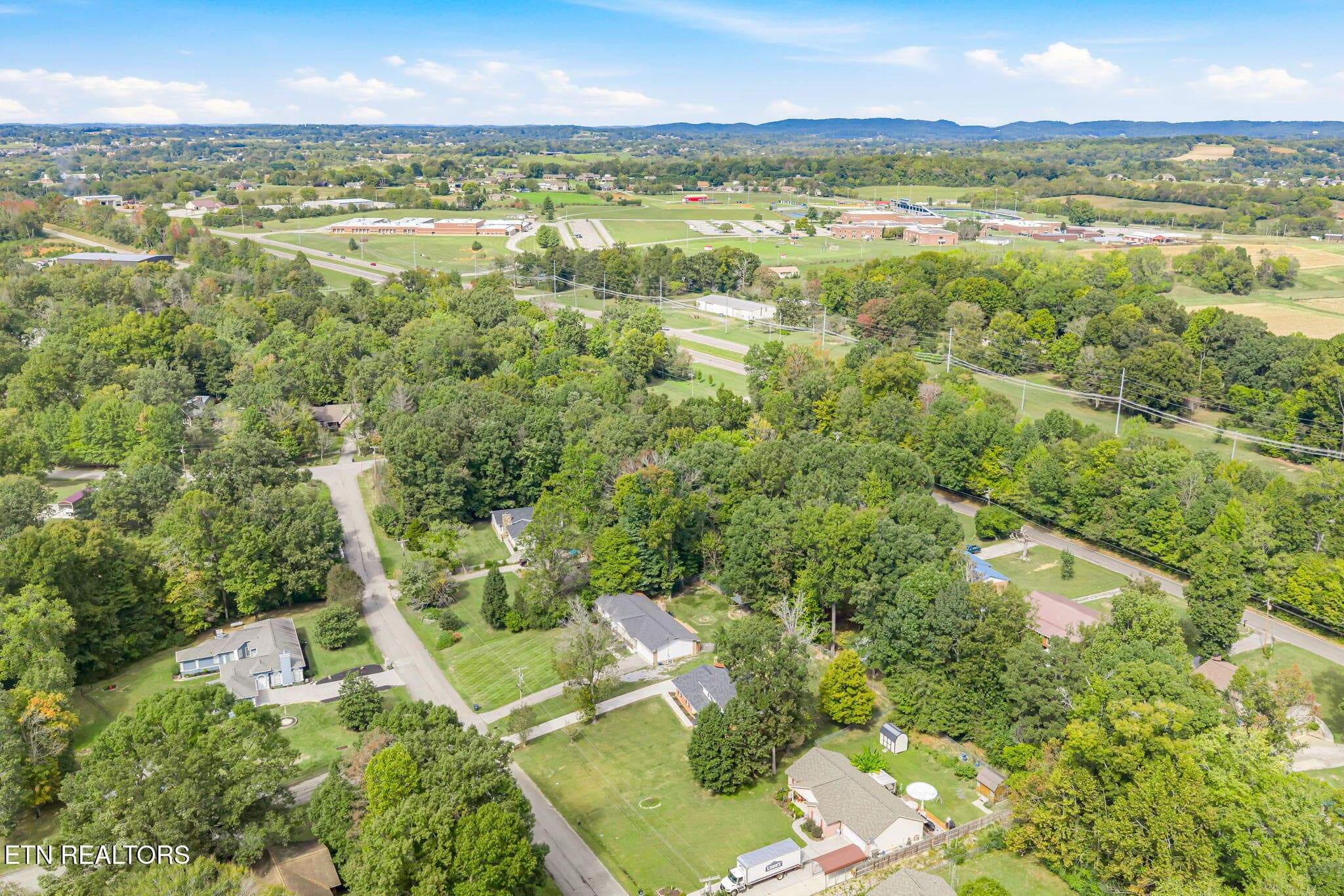 COME MAKE THIS YOUR NEW HOME - 3923 Glen Oaks Drive, Maryville, TN 37804, Maryville