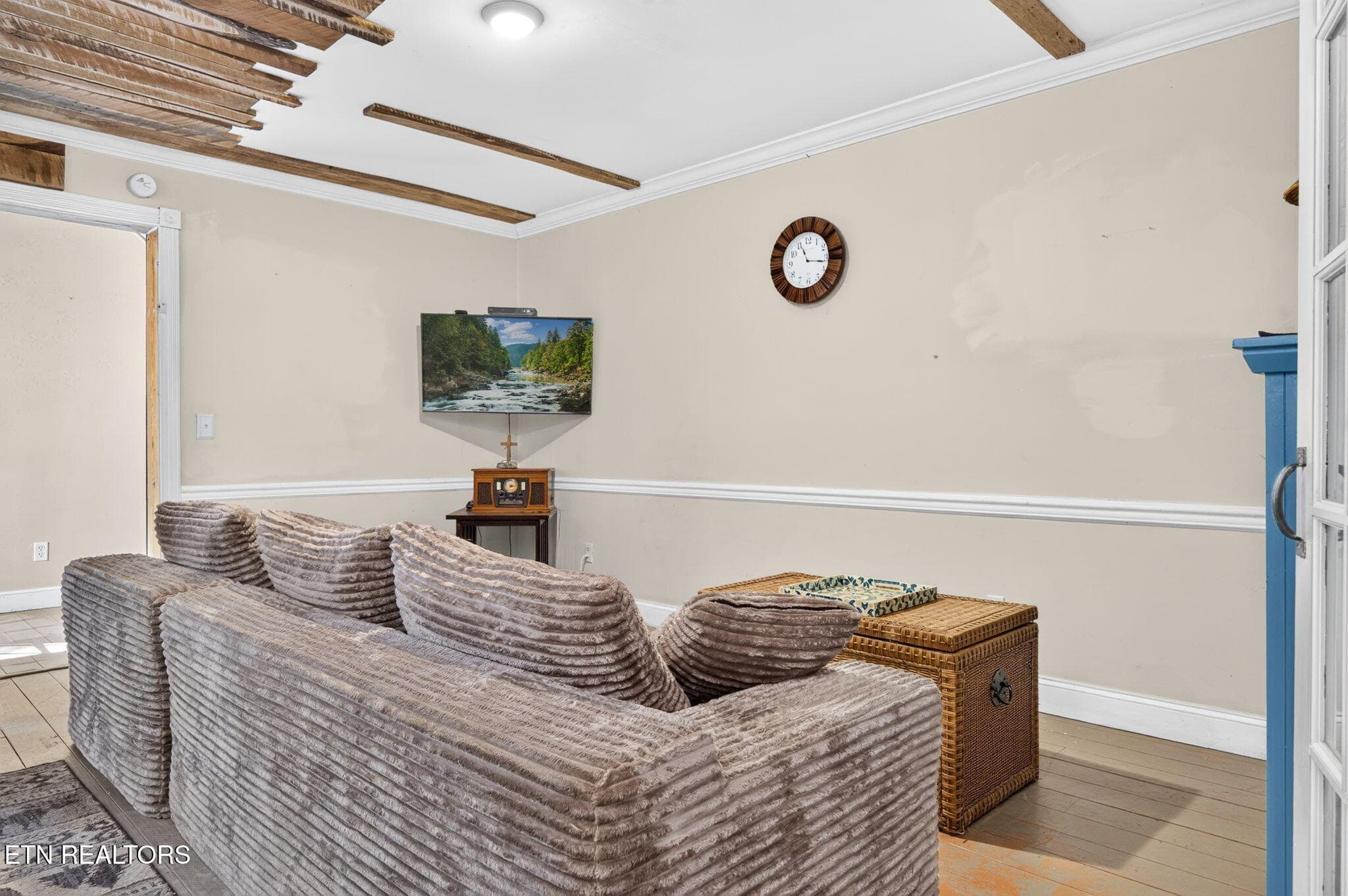 Sitting area near dining - 240 Memory Lane, Monterey, TN 38574