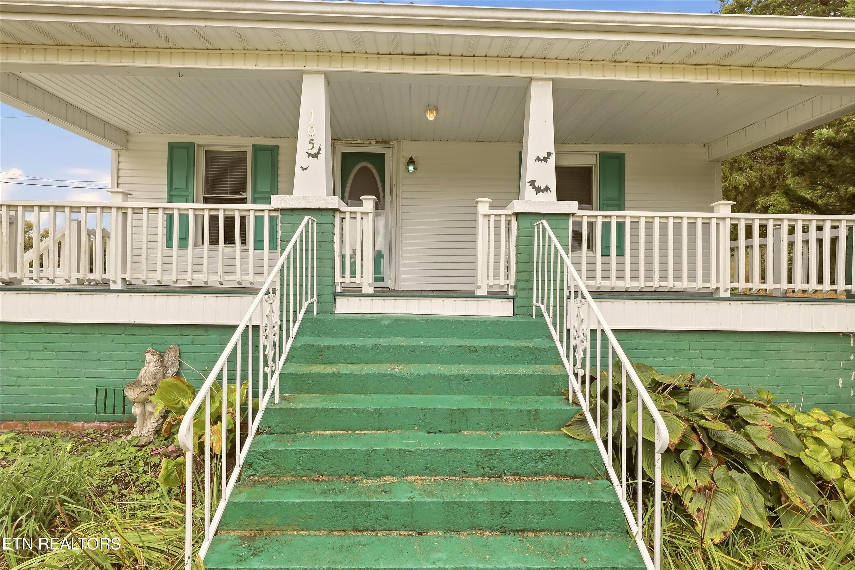 Front Porch - 105 Peach Orchard Rd, Clinton, TN 37716, Clinton