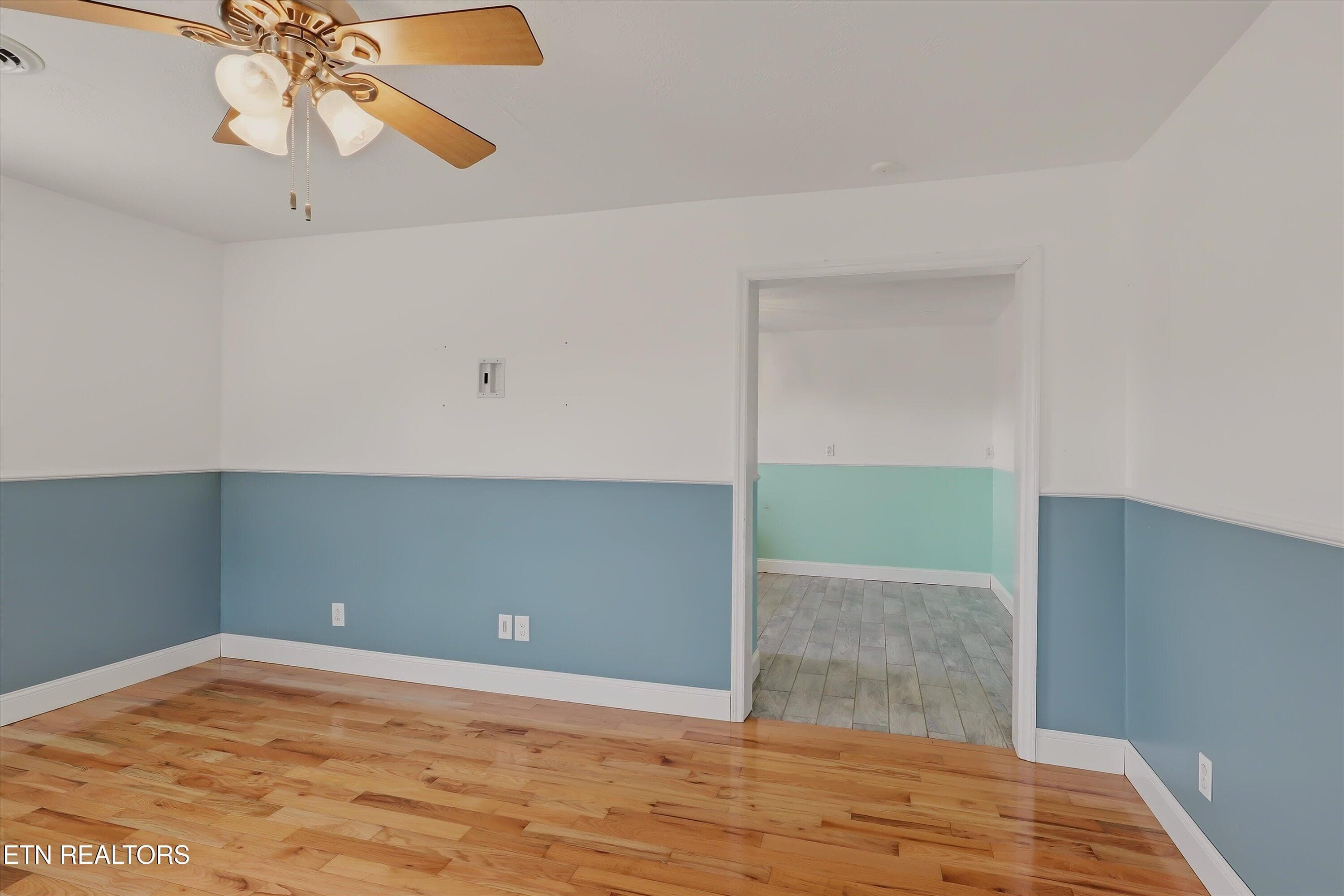 Living Room - 105 Peach Orchard Rd, Clinton, TN 37716, Clinton