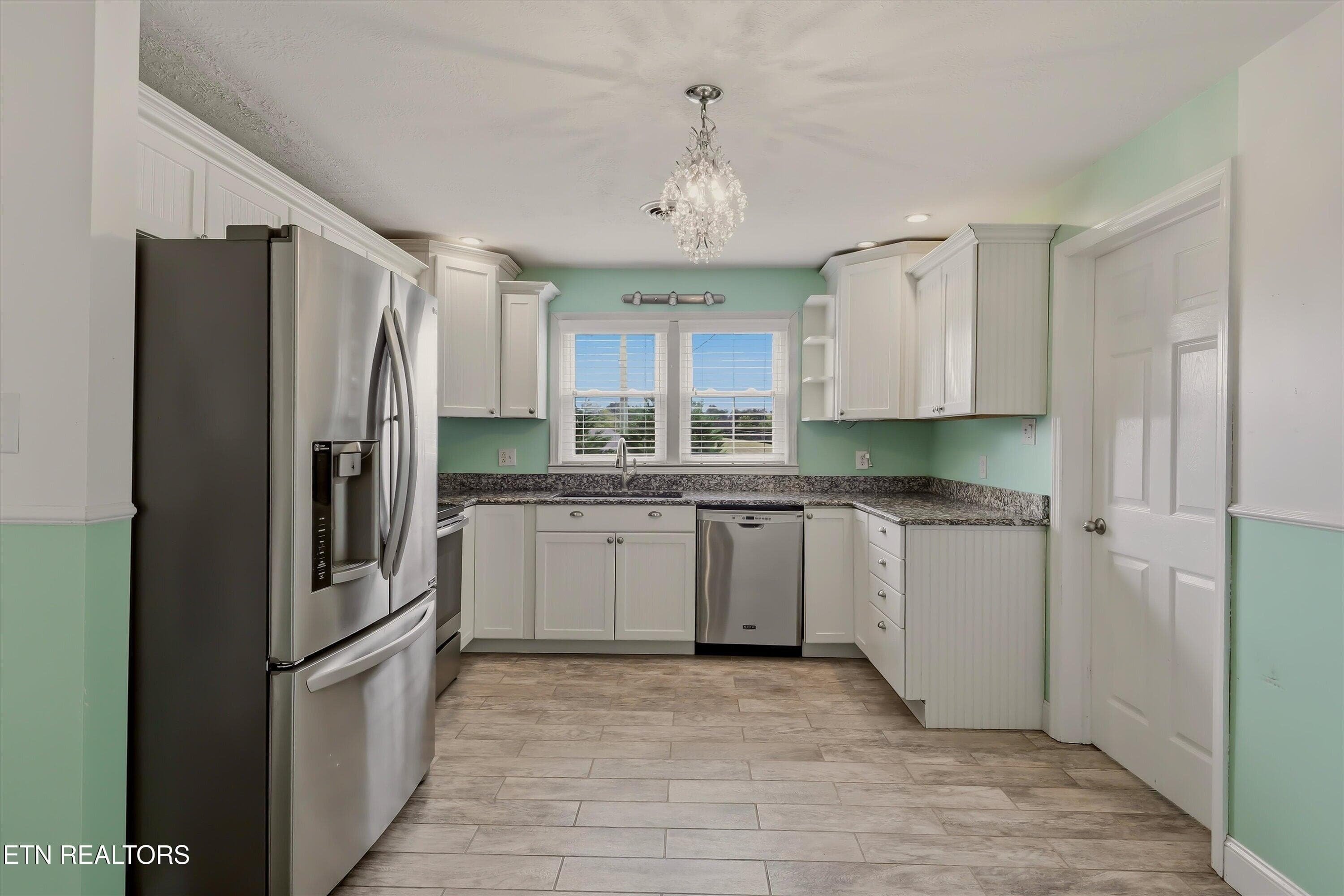 Kitchen - 105 Peach Orchard Rd, Clinton, TN 37716, Clinton