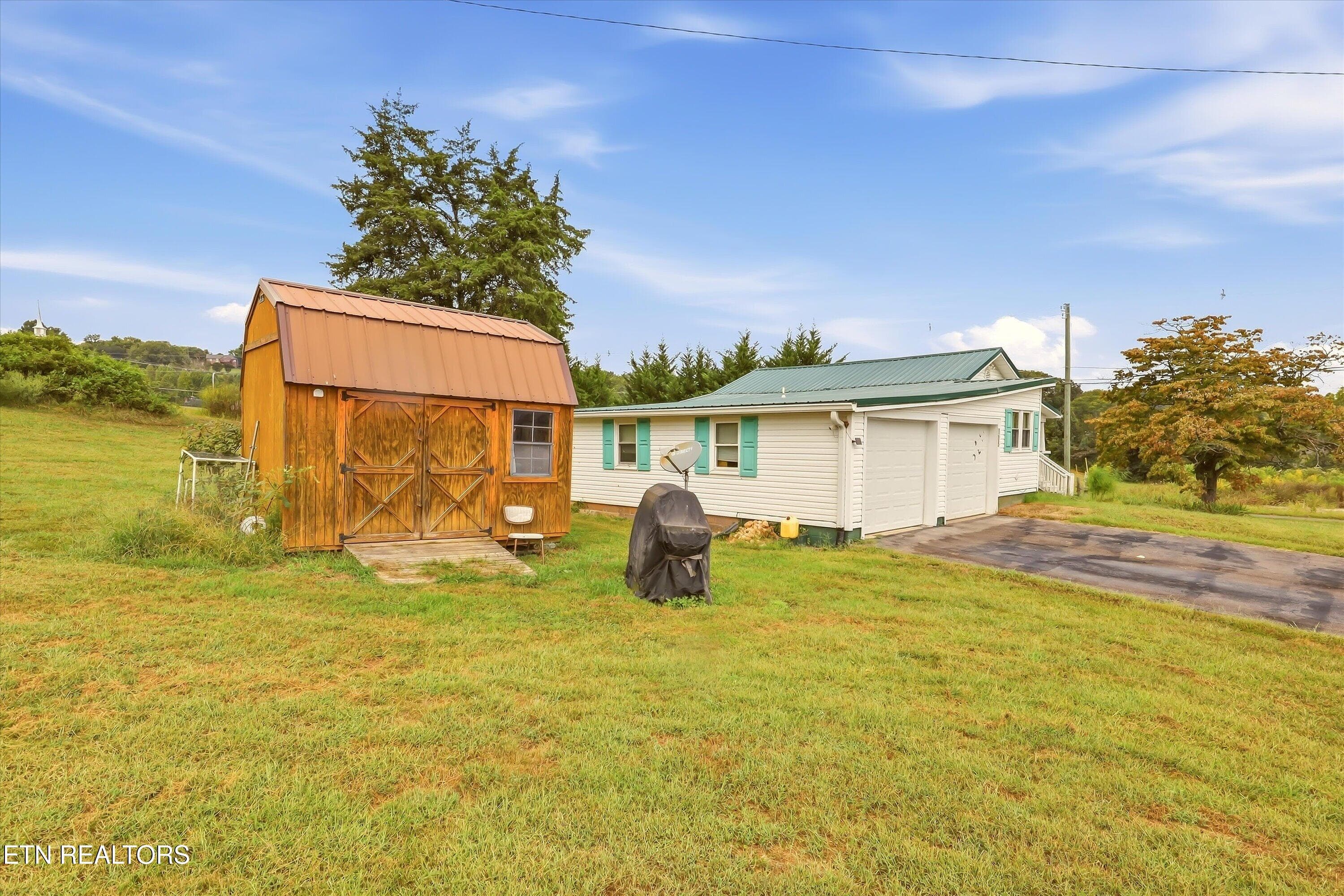 Garage/Shed - 105 Peach Orchard Rd, Clinton, TN 37716, Clinton