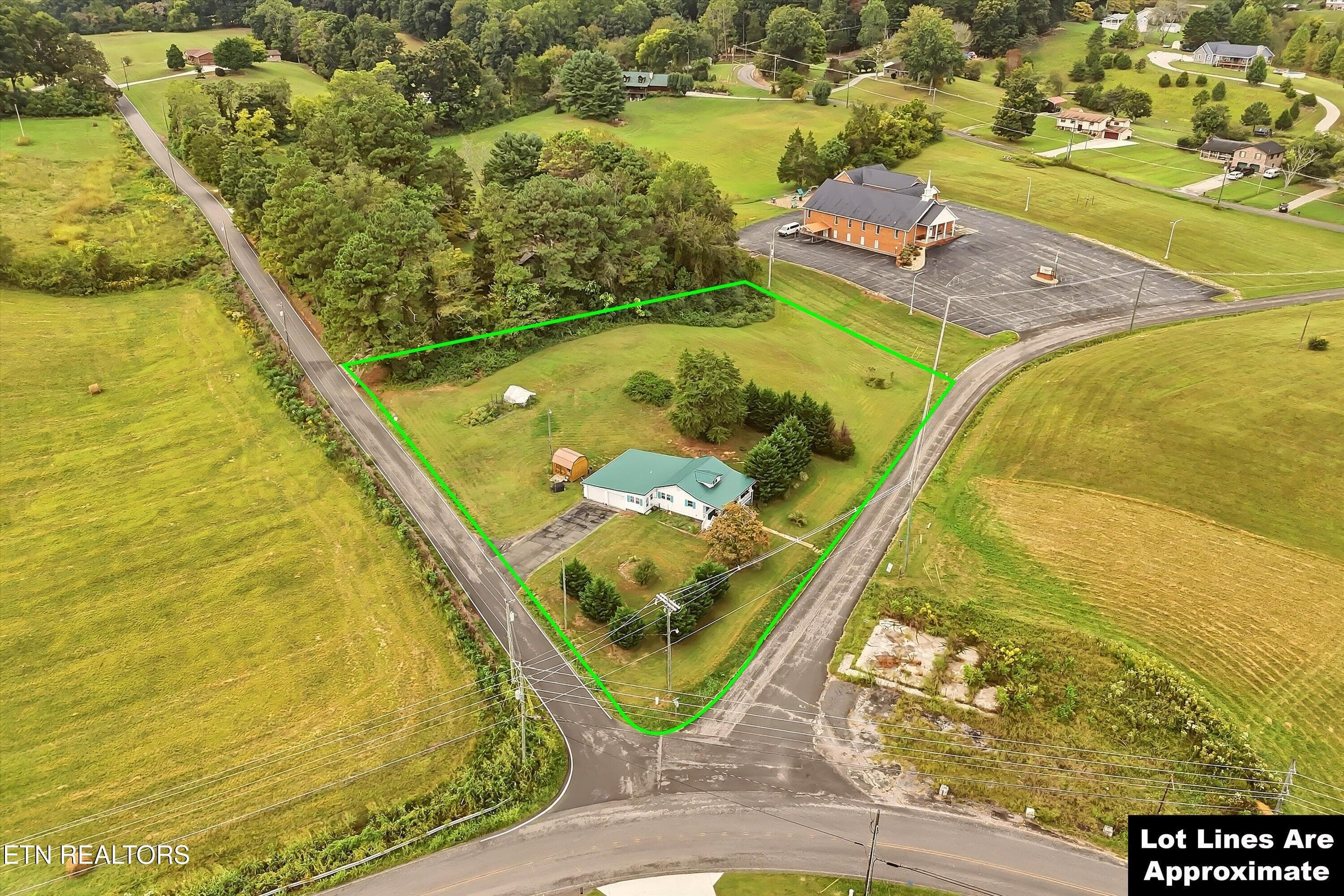 Aerial w/ Lot Lines - 105 Peach Orchard Rd, Clinton, TN 37716, Clinton