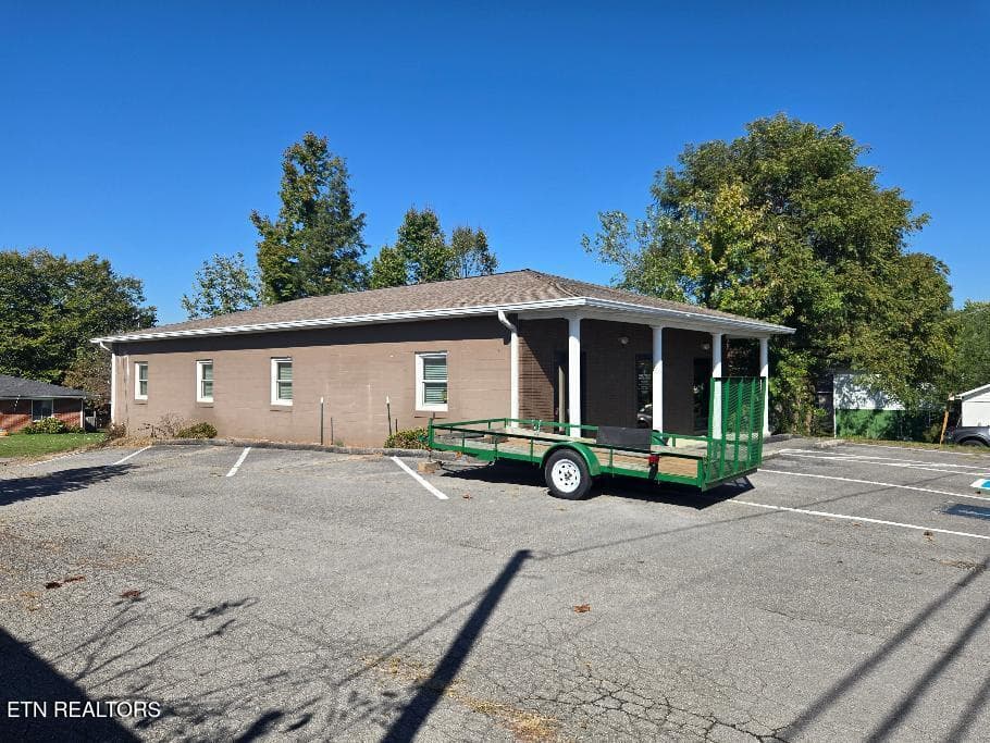 thumbnail (10) - 125 S Cross St, Oneida, TN 37841