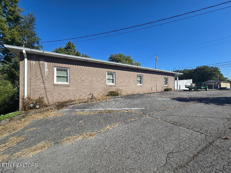 thumbnail (8) - 125 S Cross St, Oneida, TN 37841
