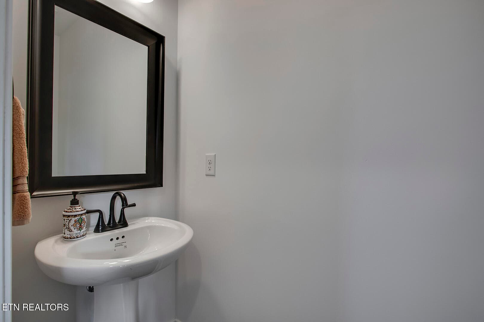 27_CloudberryLane_2705_HalfBath - 2705 Cloudberry Lane, Knoxville, TN 37932, Knoxville