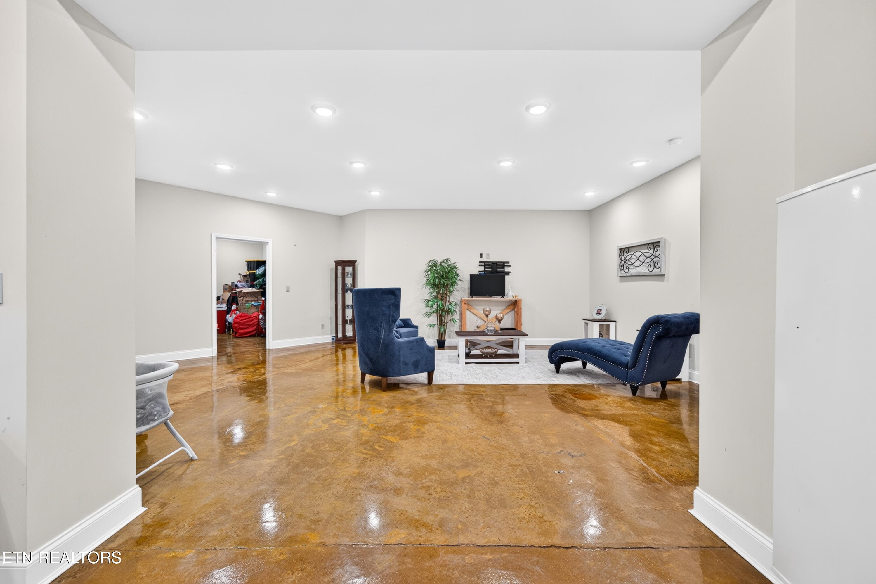 family rm - 684 Randolph Rd, Crossville, TN 38571